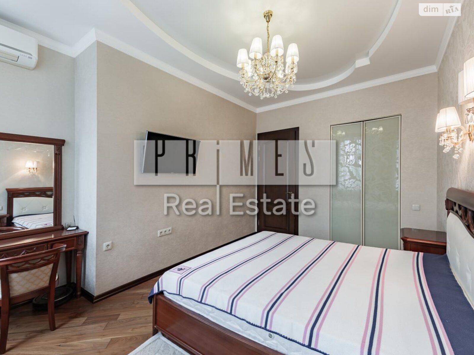 Продаж трикімнатної квартири в Києві, на вул. Дмитрівська, район Солдатська Слобідка фото 1 Продаж трикімнатної квартири в Києві, на вул. Дмитрівська, район Солдатська Слобідка фото 1