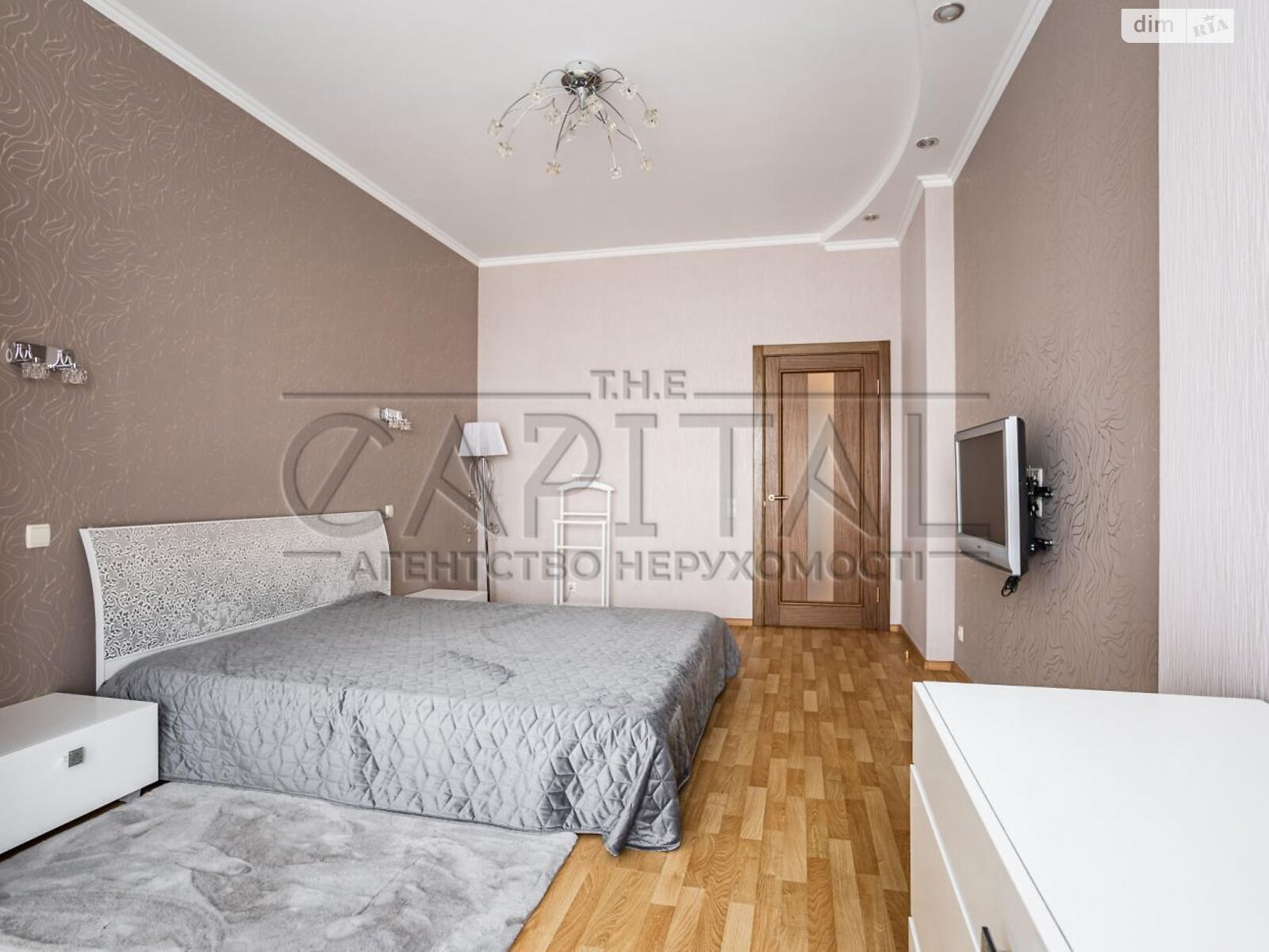 Продажа трехкомнатной квартиры в Киеве, на ул. Дмитриевская 82, район Солдатская Слободка фото 1 Продажа трехкомнатной квартиры в Киеве, на ул. Дмитриевская 82, район Солдатская Слободка фото 1