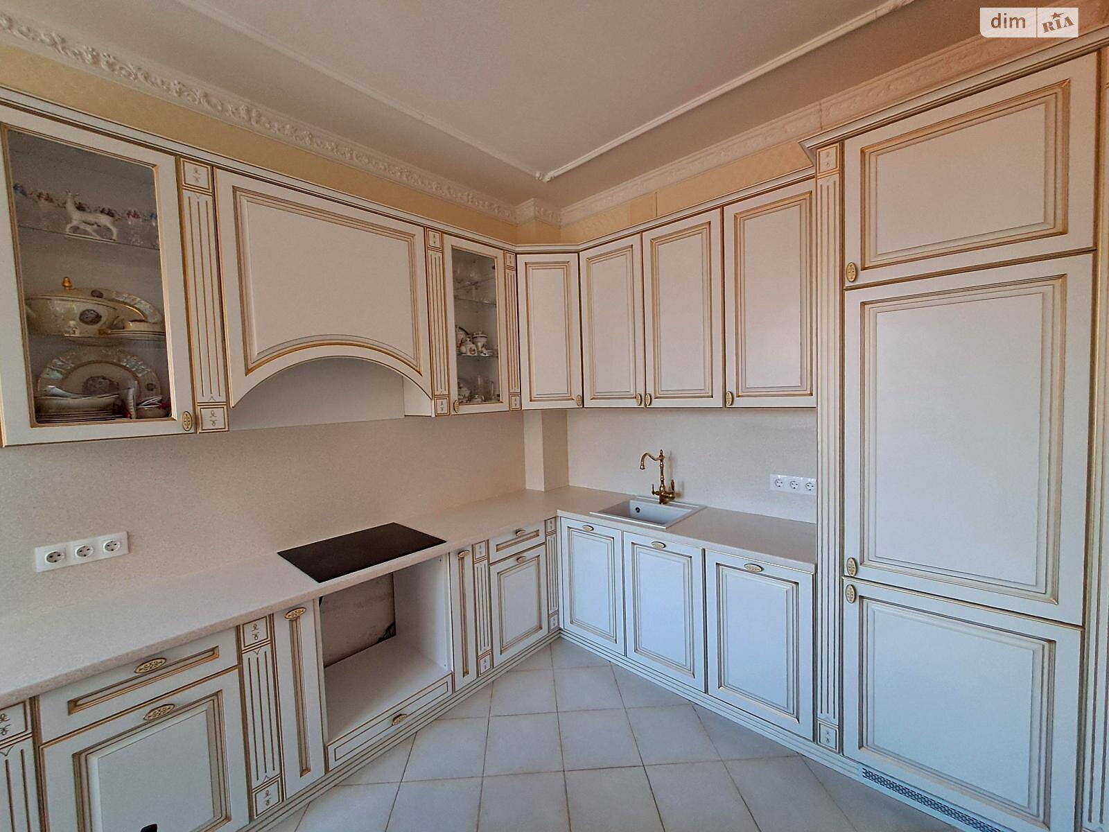 Продаж трикімнатної квартири в Києві, на вул. Дмитрівська 17А, район Солдатська Слобідка фото 1 Продаж трикімнатної квартири в Києві, на вул. Дмитрівська 17А, район Солдатська Слобідка фото 1
