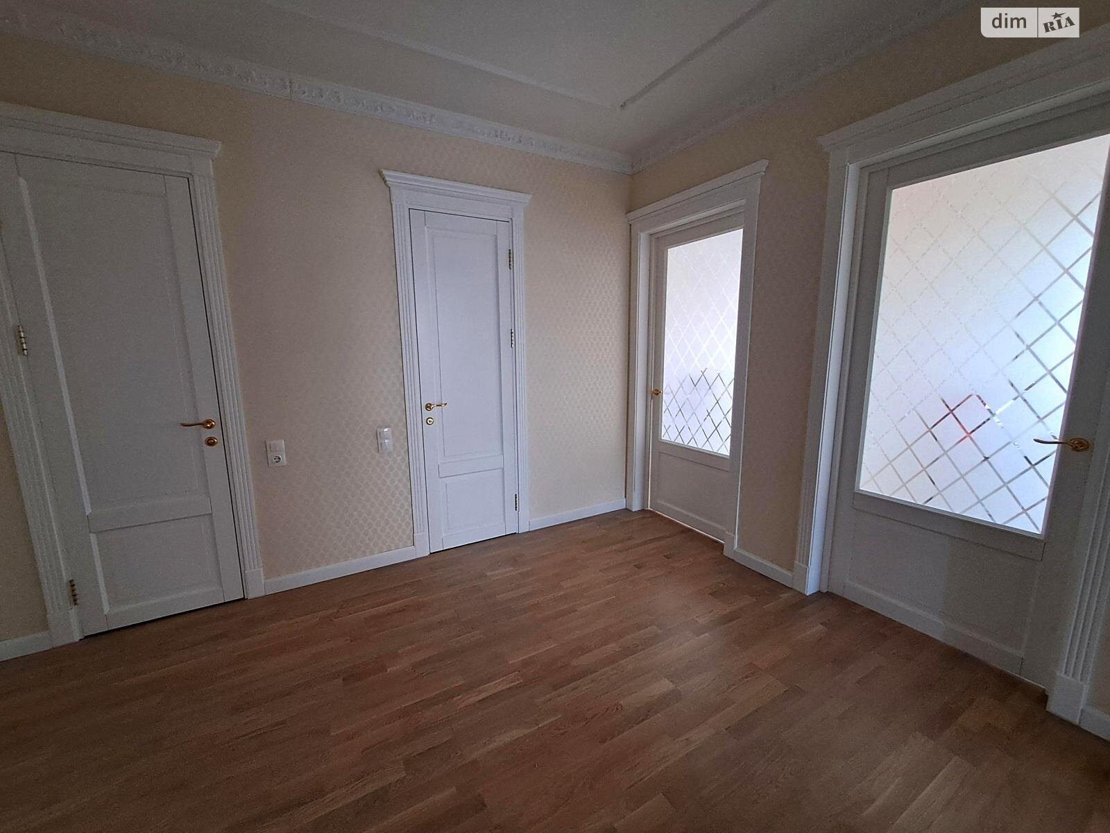 Продаж трикімнатної квартири в Києві, на вул. Дмитрівська 17А, район Солдатська Слобідка фото 1 Продаж трикімнатної квартири в Києві, на вул. Дмитрівська 17А, район Солдатська Слобідка фото 1