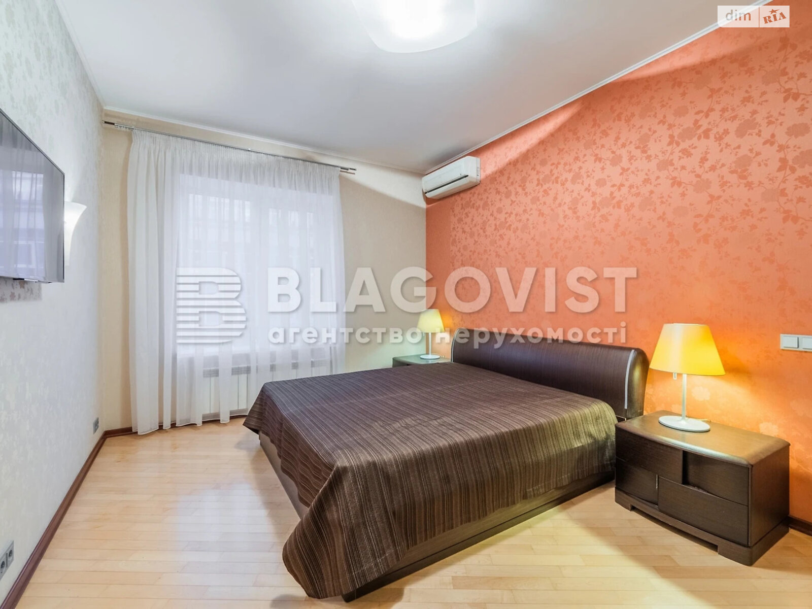 Продаж трикімнатної квартири в Києві, на вул. Дмитрівська 69, район Солдатська Слобідка фото 1 Продаж трикімнатної квартири в Києві, на вул. Дмитрівська 69, район Солдатська Слобідка фото 1