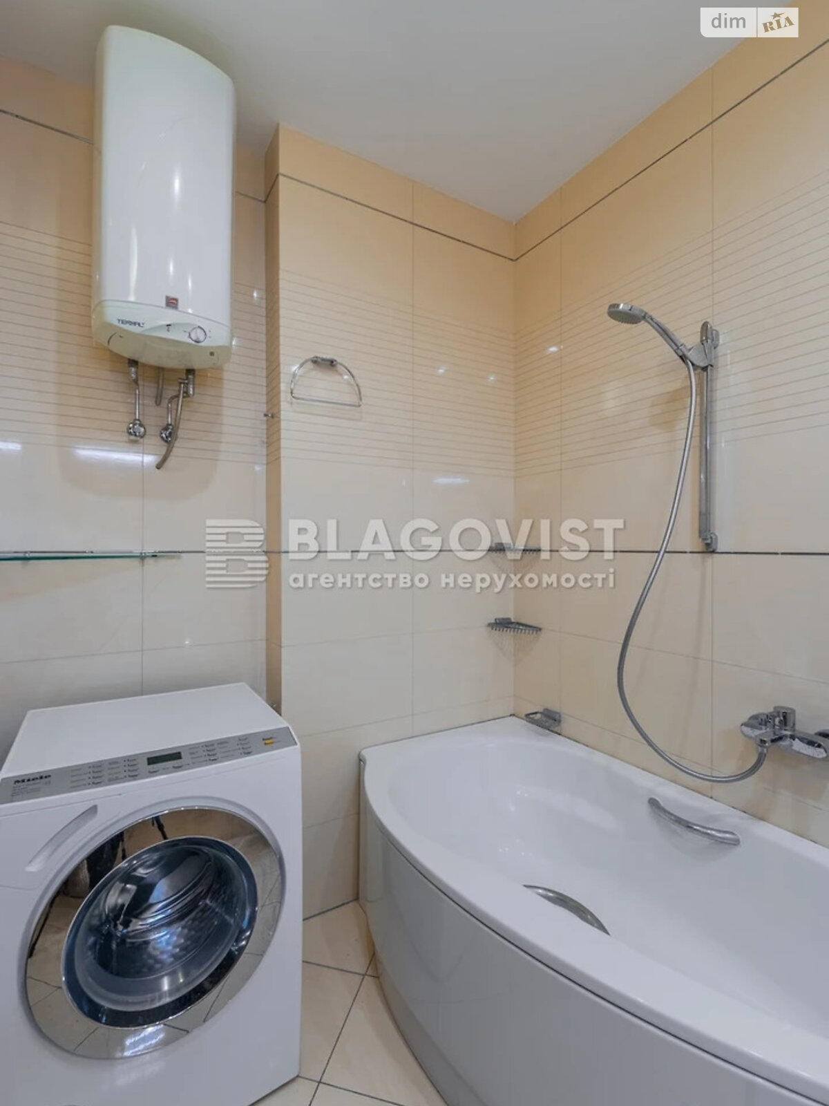 Продаж трикімнатної квартири в Києві, на вул. Дмитрівська 69, район Солдатська Слобідка фото 1 Продаж трикімнатної квартири в Києві, на вул. Дмитрівська 69, район Солдатська Слобідка фото 1