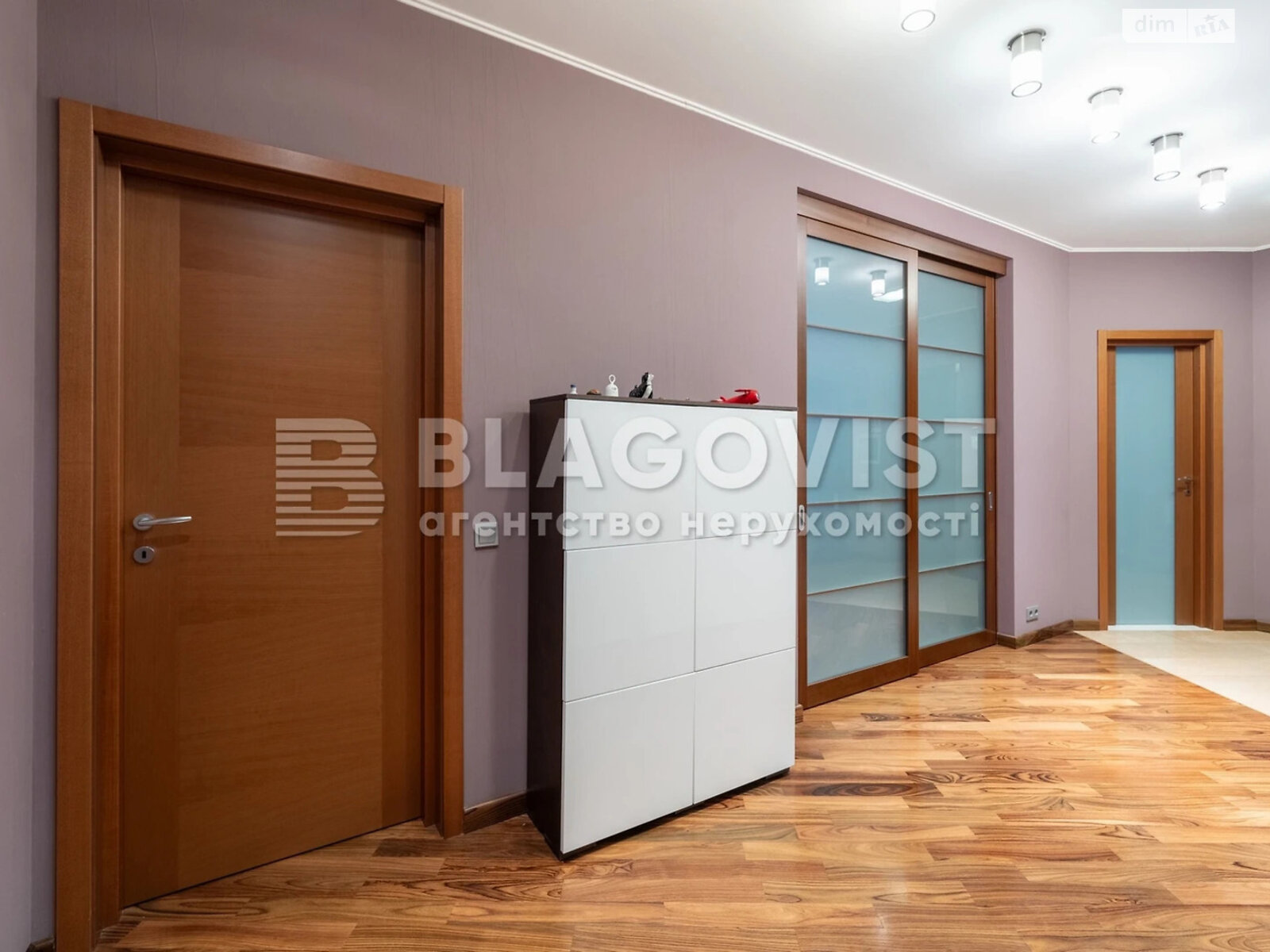 Продаж трикімнатної квартири в Києві, на вул. Дмитрівська 69, район Солдатська Слобідка фото 1 Продаж трикімнатної квартири в Києві, на вул. Дмитрівська 69, район Солдатська Слобідка фото 1