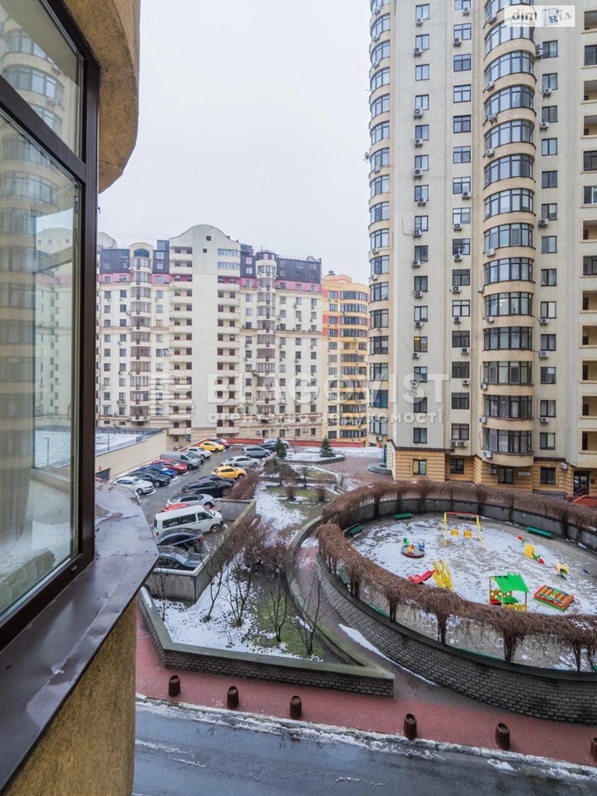Продаж трикімнатної квартири в Києві, на вул. Дмитрівська 69, район Солдатська Слобідка фото 1 Продаж трикімнатної квартири в Києві, на вул. Дмитрівська 69, район Солдатська Слобідка фото 1