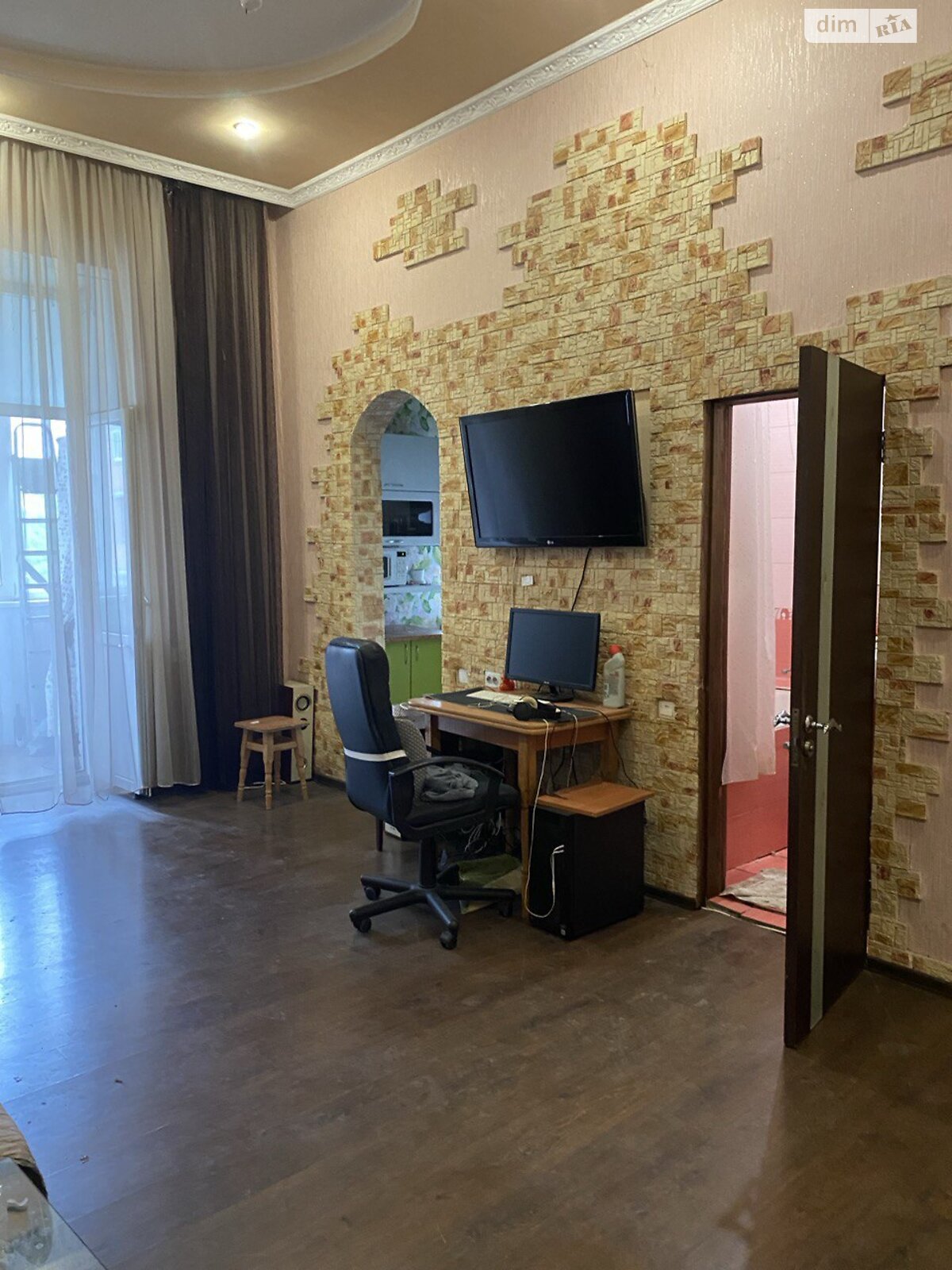 Продаж п`ятикімнатної квартири в Києві, на вул. Дмитрівська 19А, район Солдатська Слобідка фото 1 Продаж п`ятикімнатної квартири в Києві, на вул. Дмитрівська 19А, район Солдатська Слобідка фото 1