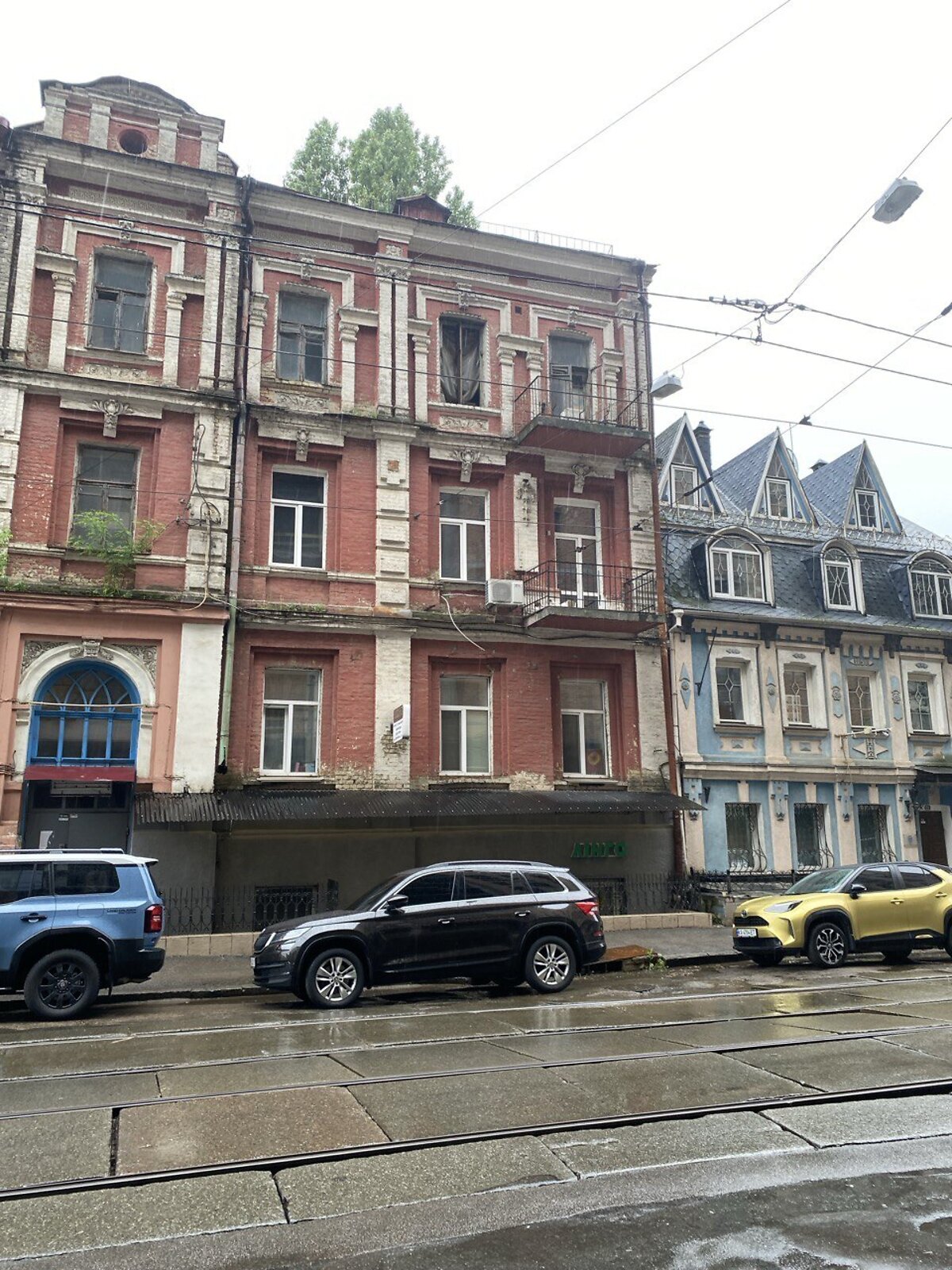 Продаж п`ятикімнатної квартири в Києві, на вул. Дмитрівська 19А, район Солдатська Слобідка фото 1 Продаж п`ятикімнатної квартири в Києві, на вул. Дмитрівська 19А, район Солдатська Слобідка фото 1