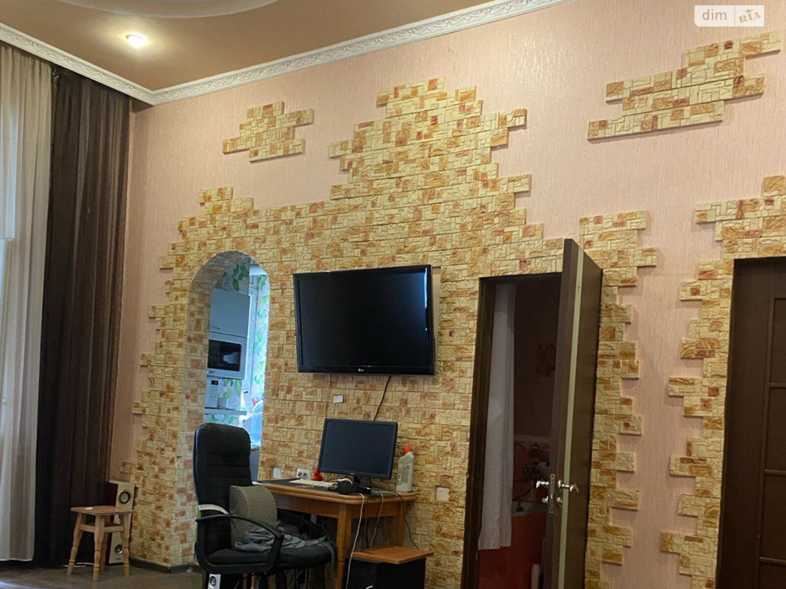 Продаж п`ятикімнатної квартири в Києві, на вул. Дмитрівська 19А, район Солдатська Слобідка фото 1 Продаж п`ятикімнатної квартири в Києві, на вул. Дмитрівська 19А, район Солдатська Слобідка фото 1