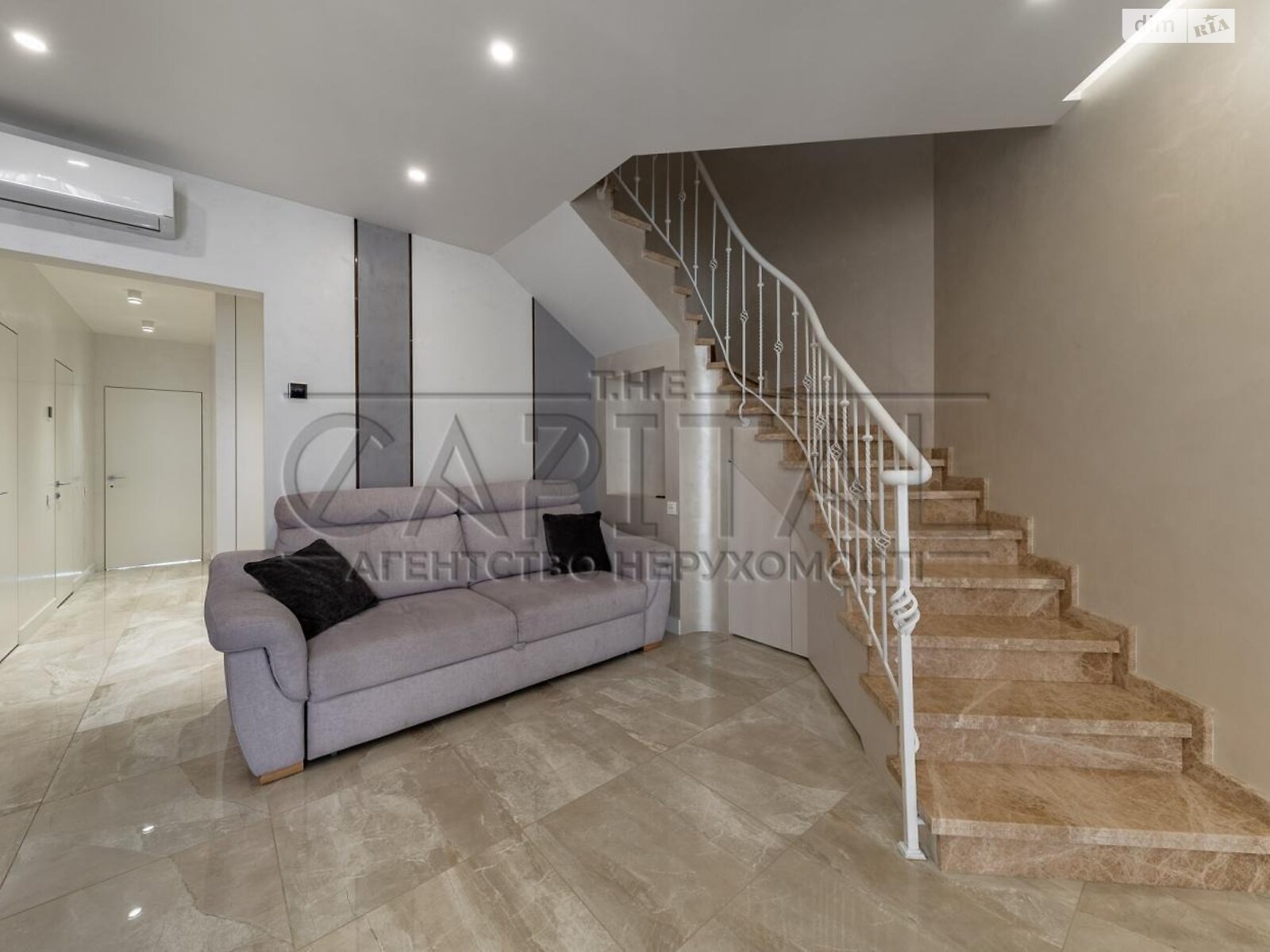 Продажа пятикомнатной квартиры в Киеве, на ул. Дмитриевская 60/19, район Солдатская Слободка фото 1 Продажа пятикомнатной квартиры в Киеве, на ул. Дмитриевская 60/19, район Солдатская Слободка фото 1