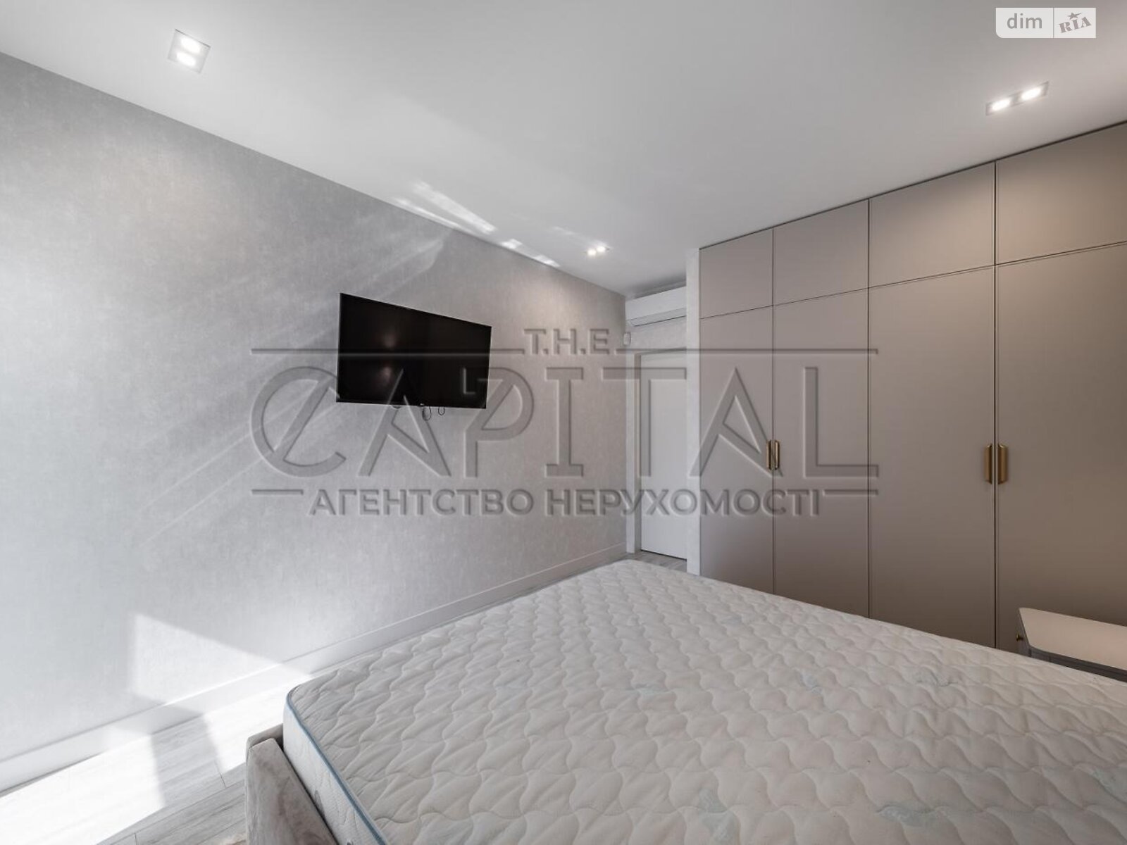 Продажа пятикомнатной квартиры в Киеве, на ул. Дмитриевская 60/19, район Солдатская Слободка фото 1 Продажа пятикомнатной квартиры в Киеве, на ул. Дмитриевская 60/19, район Солдатская Слободка фото 1