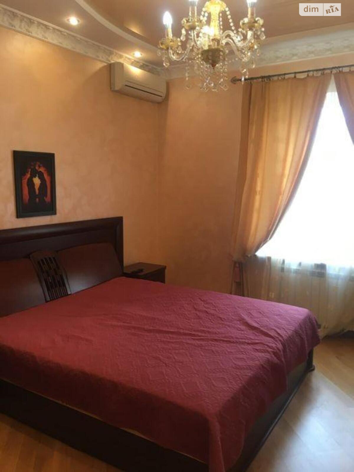 Продаж трикімнатної квартири в Києві, на вул. Дмитрівська 69, район Солдатська Слобідка фото 1 Продаж трикімнатної квартири в Києві, на вул. Дмитрівська 69, район Солдатська Слобідка фото 1