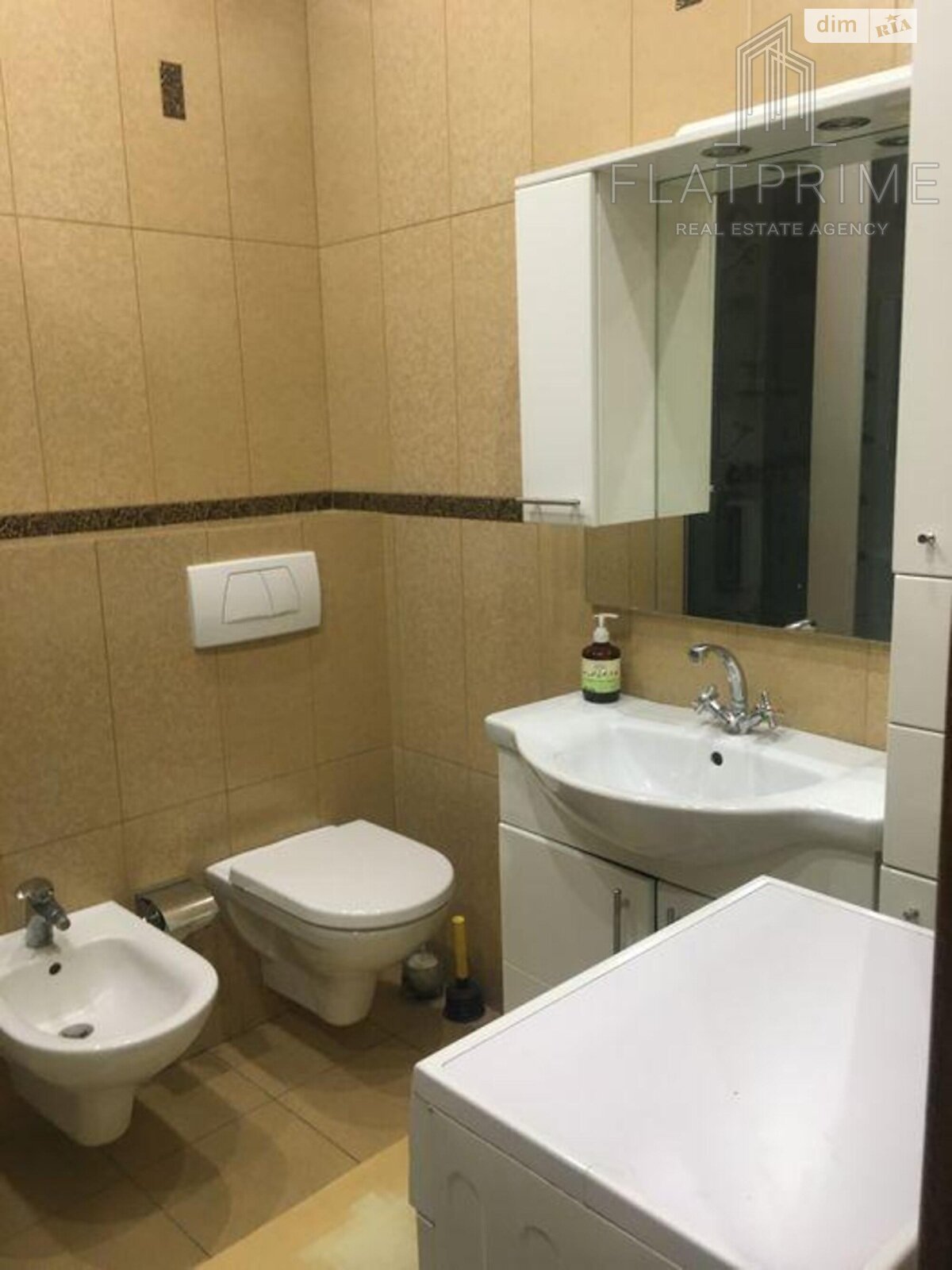 Продаж трикімнатної квартири в Києві, на вул. Дмитрівська 69, район Солдатська Слобідка фото 1 Продаж трикімнатної квартири в Києві, на вул. Дмитрівська 69, район Солдатська Слобідка фото 1