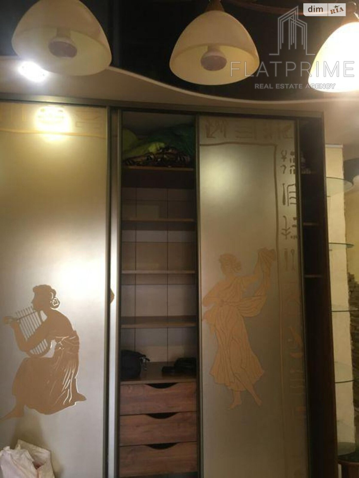 Продаж трикімнатної квартири в Києві, на вул. Дмитрівська 69, район Солдатська Слобідка фото 1 Продаж трикімнатної квартири в Києві, на вул. Дмитрівська 69, район Солдатська Слобідка фото 1