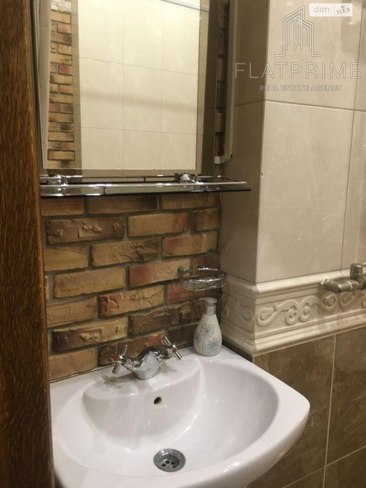 Продаж трикімнатної квартири в Києві, на вул. Дмитрівська 69, район Солдатська Слобідка фото 1 Продаж трикімнатної квартири в Києві, на вул. Дмитрівська 69, район Солдатська Слобідка фото 1