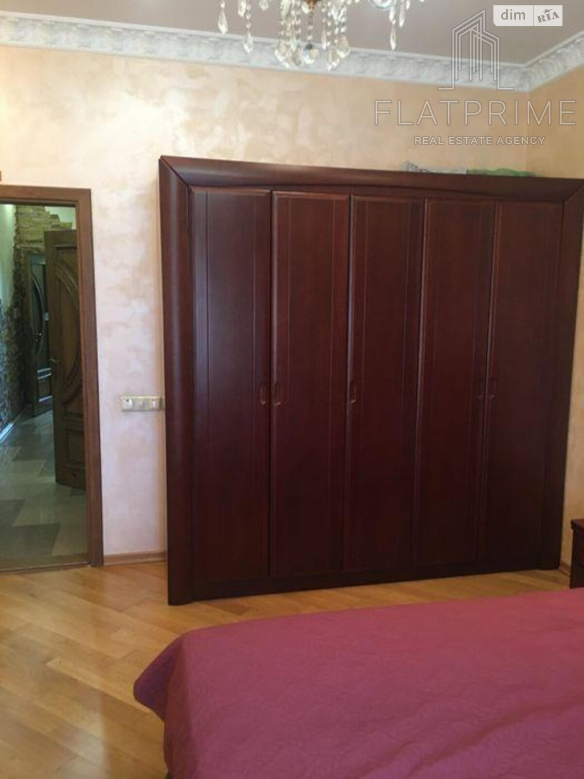 Продаж трикімнатної квартири в Києві, на вул. Дмитрівська 69, район Солдатська Слобідка фото 1 Продаж трикімнатної квартири в Києві, на вул. Дмитрівська 69, район Солдатська Слобідка фото 1