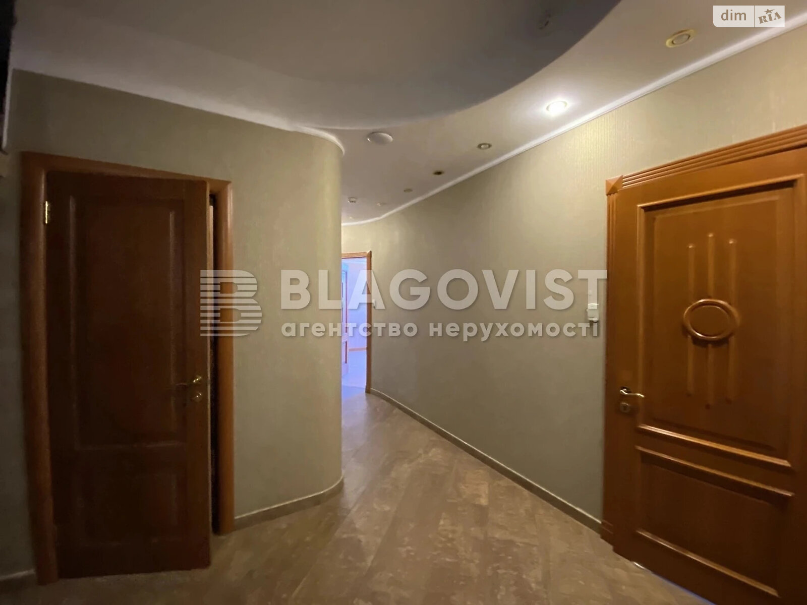 Продажа трехкомнатной квартиры в Киеве, на ул. Павловская 18, район Солдатская Слободка фото 1 Продажа трехкомнатной квартиры в Киеве, на ул. Павловская 18, район Солдатская Слободка фото 1