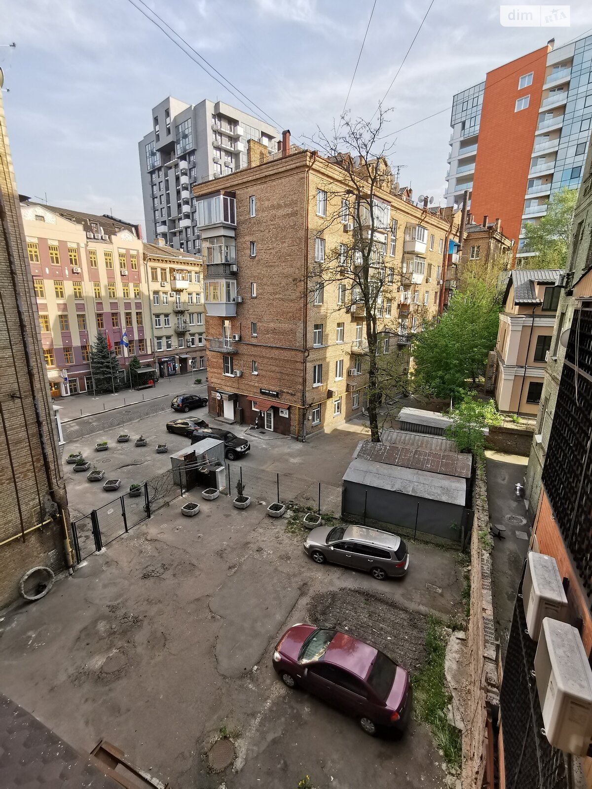 Продажа трехкомнатной квартиры в Киеве, на ул. Сечевых Стрельцов 53, район Солдатская Слободка фото 1 Продажа трехкомнатной квартиры в Киеве, на ул. Сечевых Стрельцов 53, район Солдатская Слободка фото 1