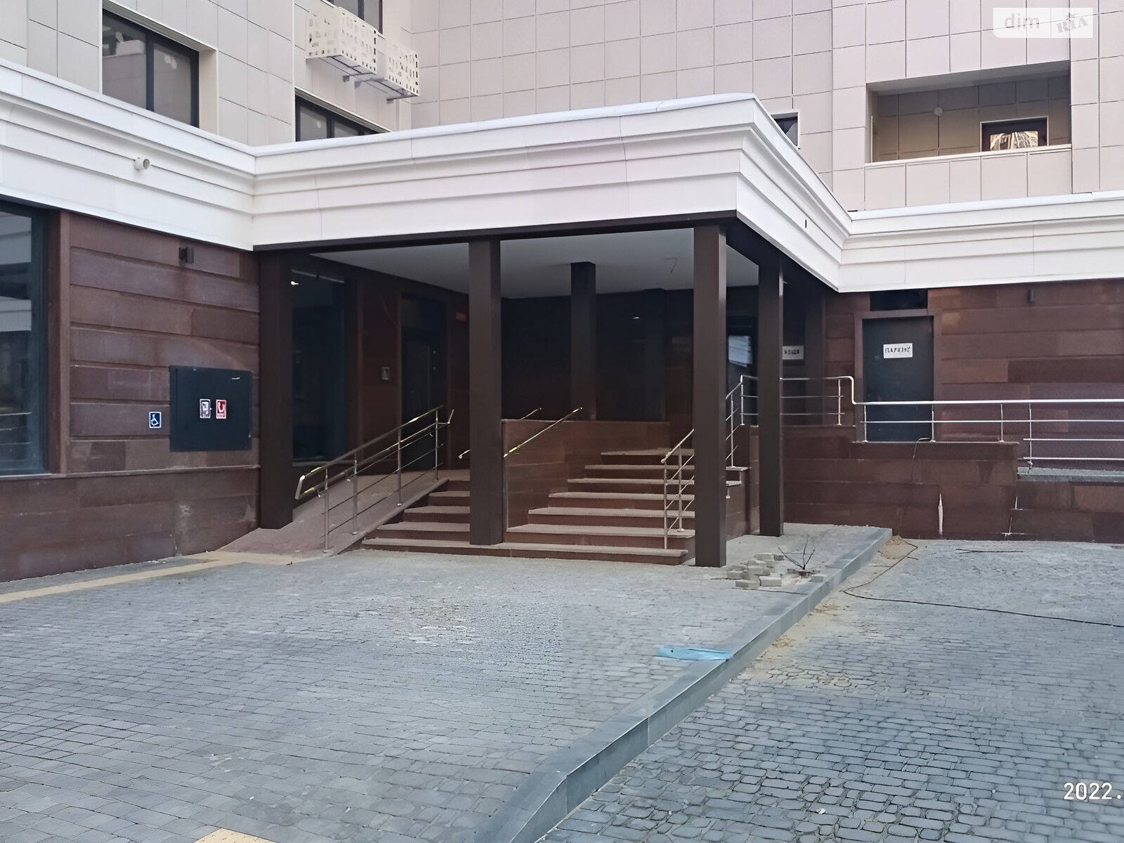 Продаж трикімнатної квартири в Києві, на вул. Золотоустівська 27, район Солдатська Слобідка фото 1 Продаж трикімнатної квартири в Києві, на вул. Золотоустівська 27, район Солдатська Слобідка фото 1