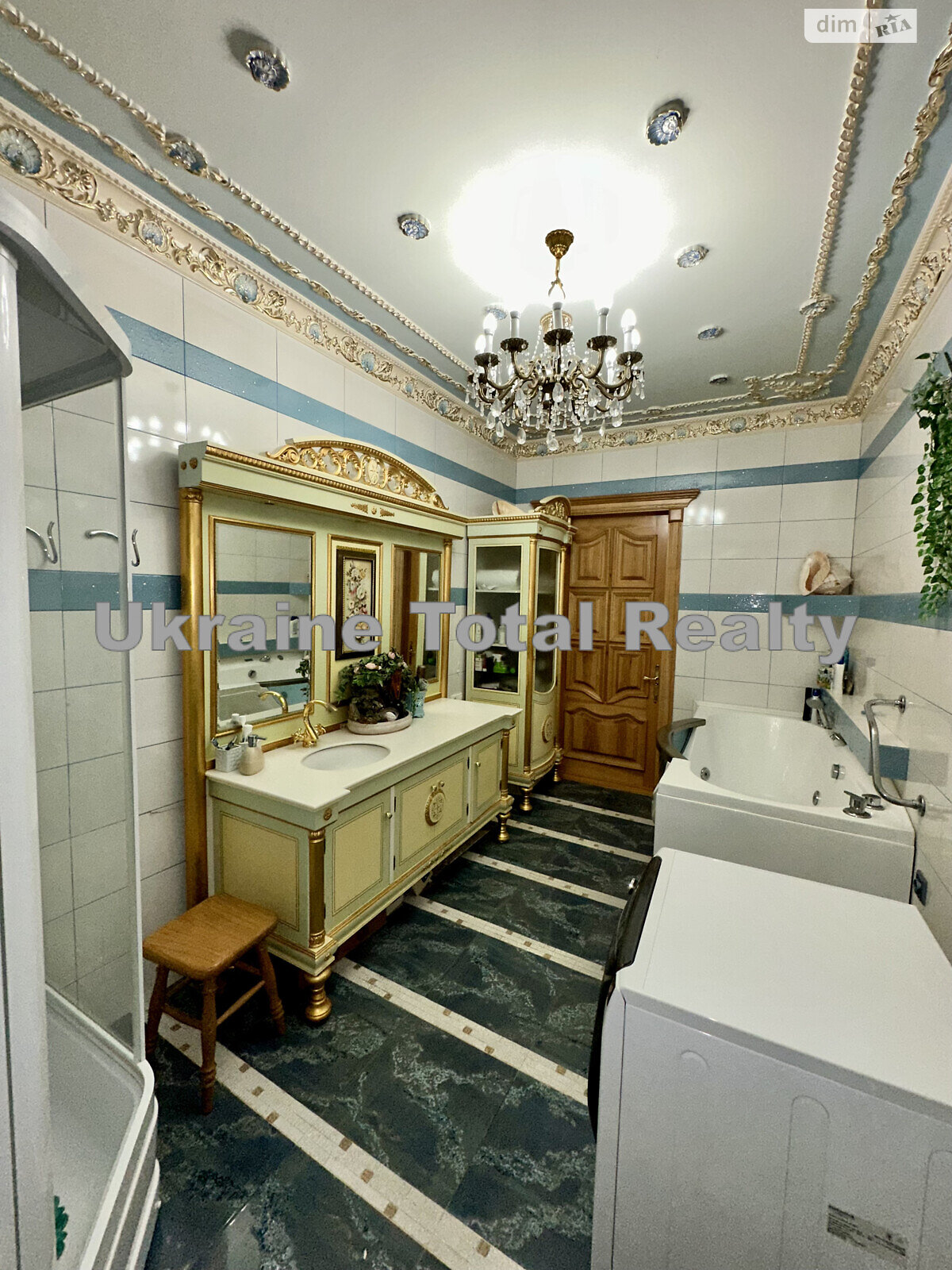 Продажа четырехкомнатной квартиры в Киеве, на ул. Златоустовская 50, район Солдатская Слободка фото 1 Продажа четырехкомнатной квартиры в Киеве, на ул. Златоустовская 50, район Солдатская Слободка фото 1