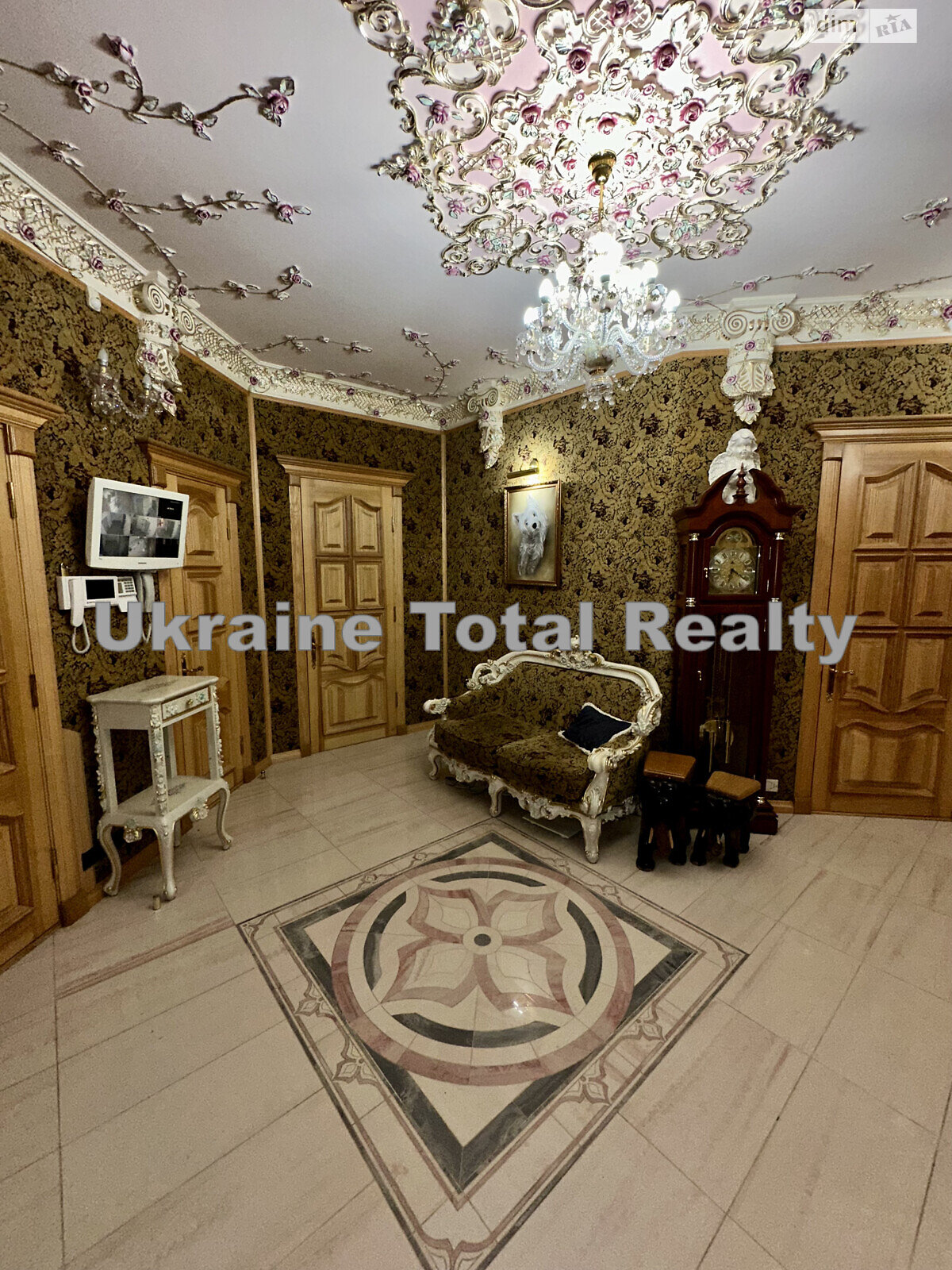 Продажа четырехкомнатной квартиры в Киеве, на ул. Златоустовская 50, район Солдатская Слободка фото 1 Продажа четырехкомнатной квартиры в Киеве, на ул. Златоустовская 50, район Солдатская Слободка фото 1