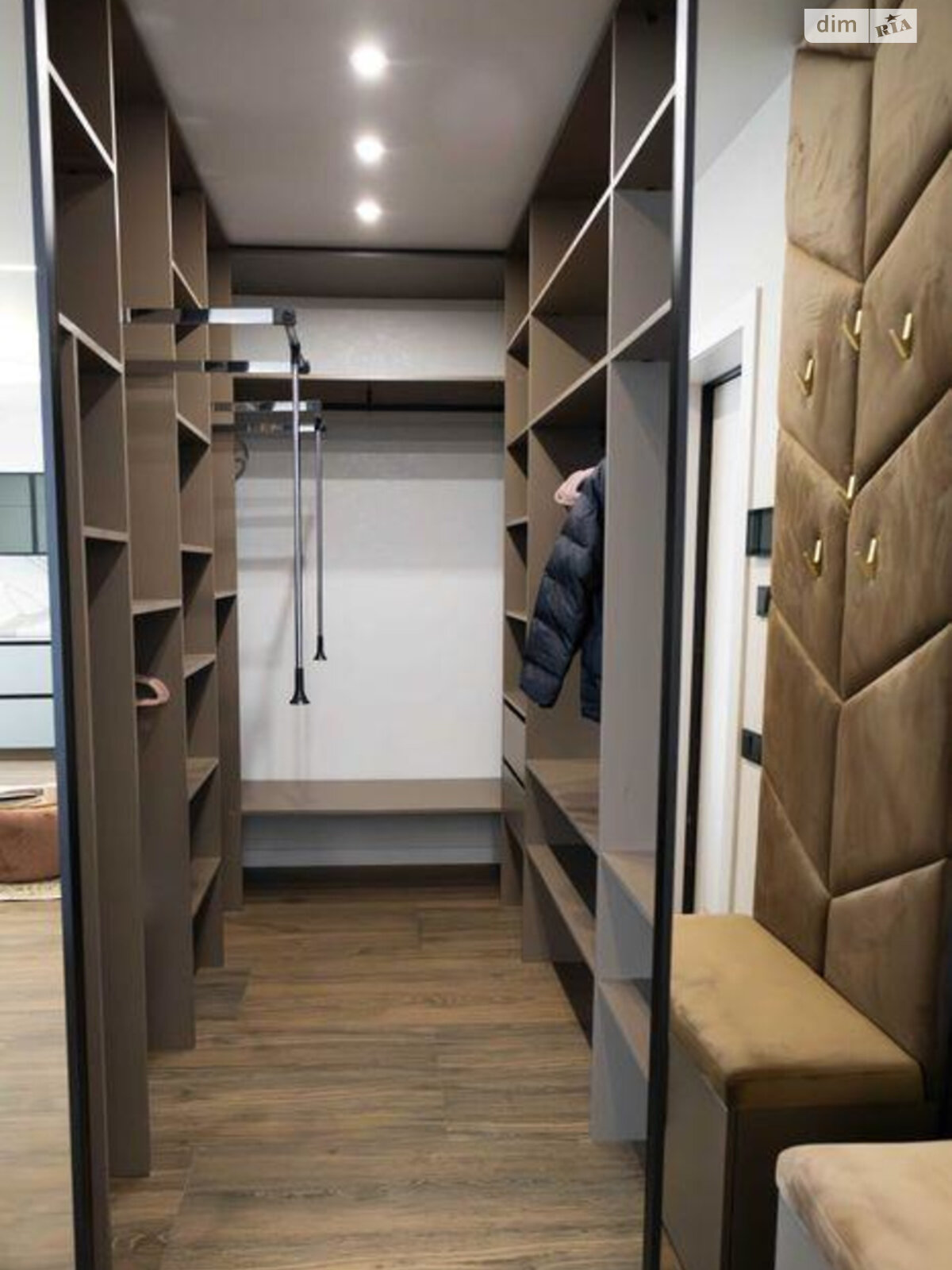 Продажа трехкомнатной квартиры в Киеве, на ул. Златоустовская 27, район Солдатская Слободка фото 1 Продажа трехкомнатной квартиры в Киеве, на ул. Златоустовская 27, район Солдатская Слободка фото 1