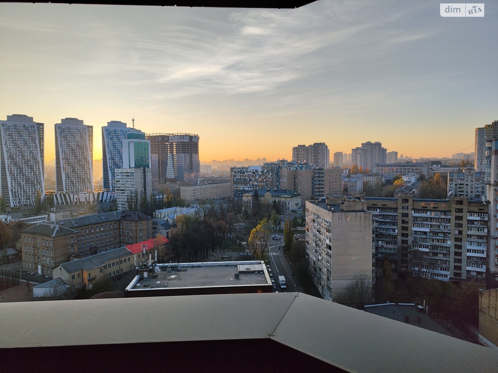 Продаж трикімнатної квартири в Києві, на вул. Золотоустівська 25, район Солдатська Слобідка фото 1 Продаж трикімнатної квартири в Києві, на вул. Золотоустівська 25, район Солдатська Слобідка фото 1