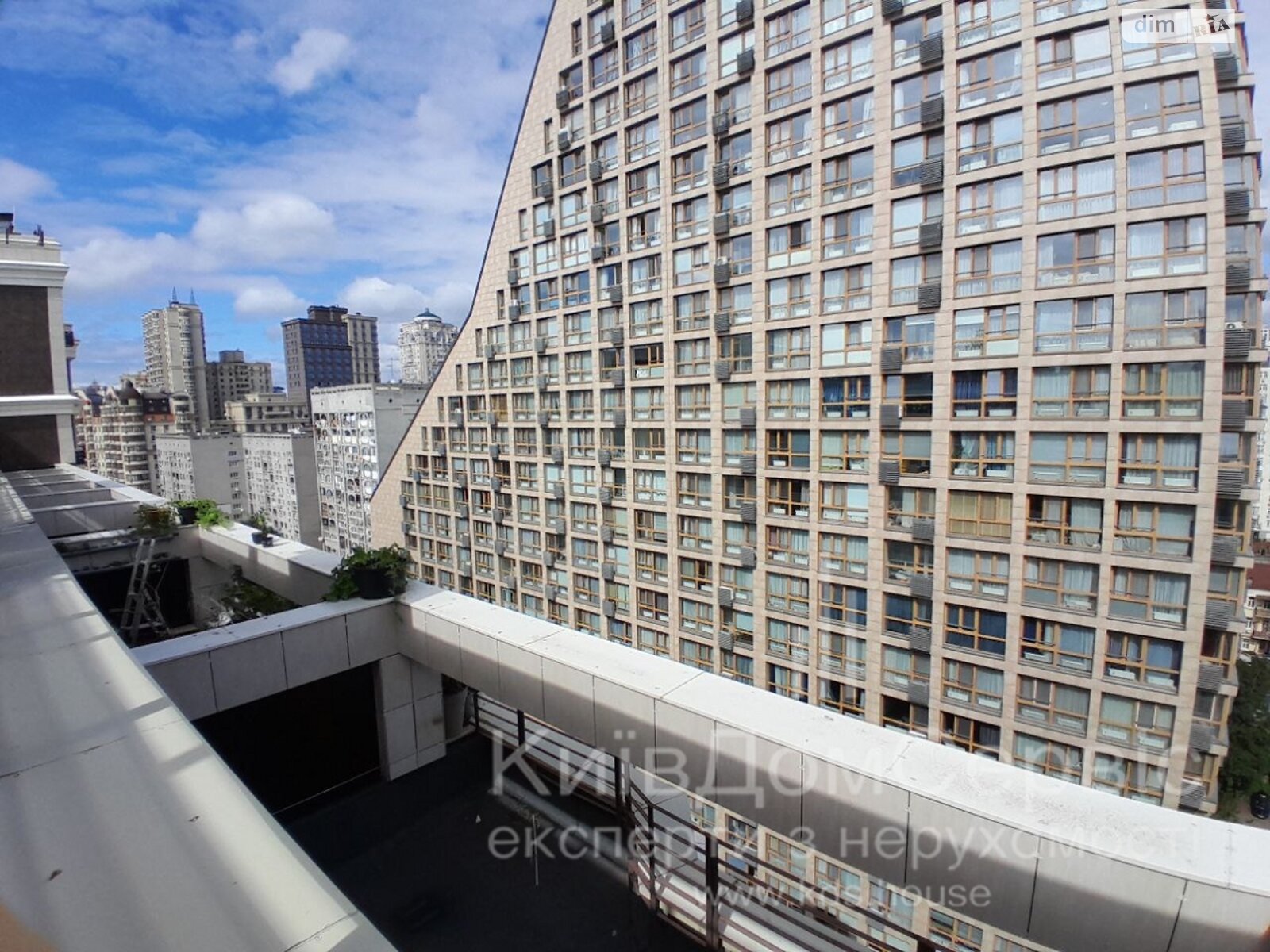 Продажа пятикомнатной квартиры в Киеве, на ул. Златоустовская 25, район Солдатская Слободка фото 1