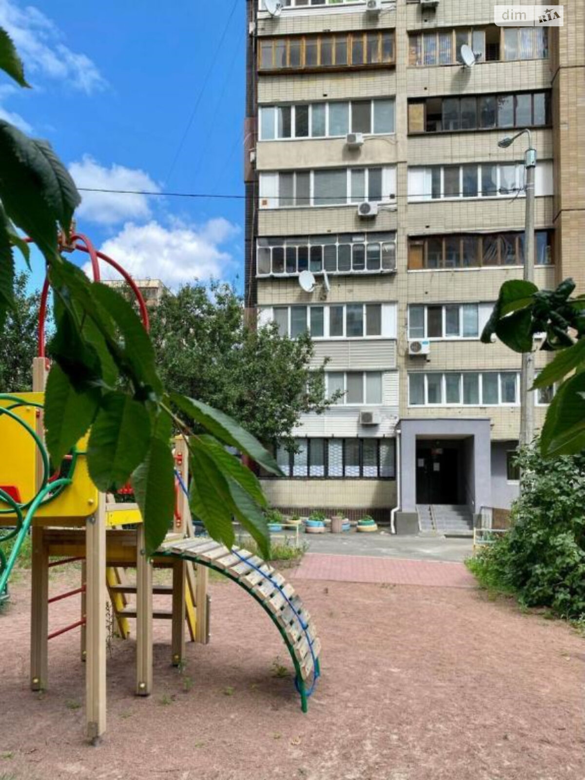 Продаж трикімнатної квартири в Києві, на вул. Кавказька 12, район Солом'янський фото 1