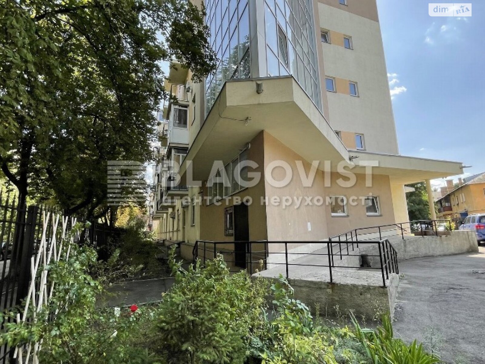 Продажа трехкомнатной квартиры в Киеве, на ул. Сергея Берегового 5, район Соломенский фото 1 Продажа трехкомнатной квартиры в Киеве, на ул. Сергея Берегового 5, район Соломенский фото 1