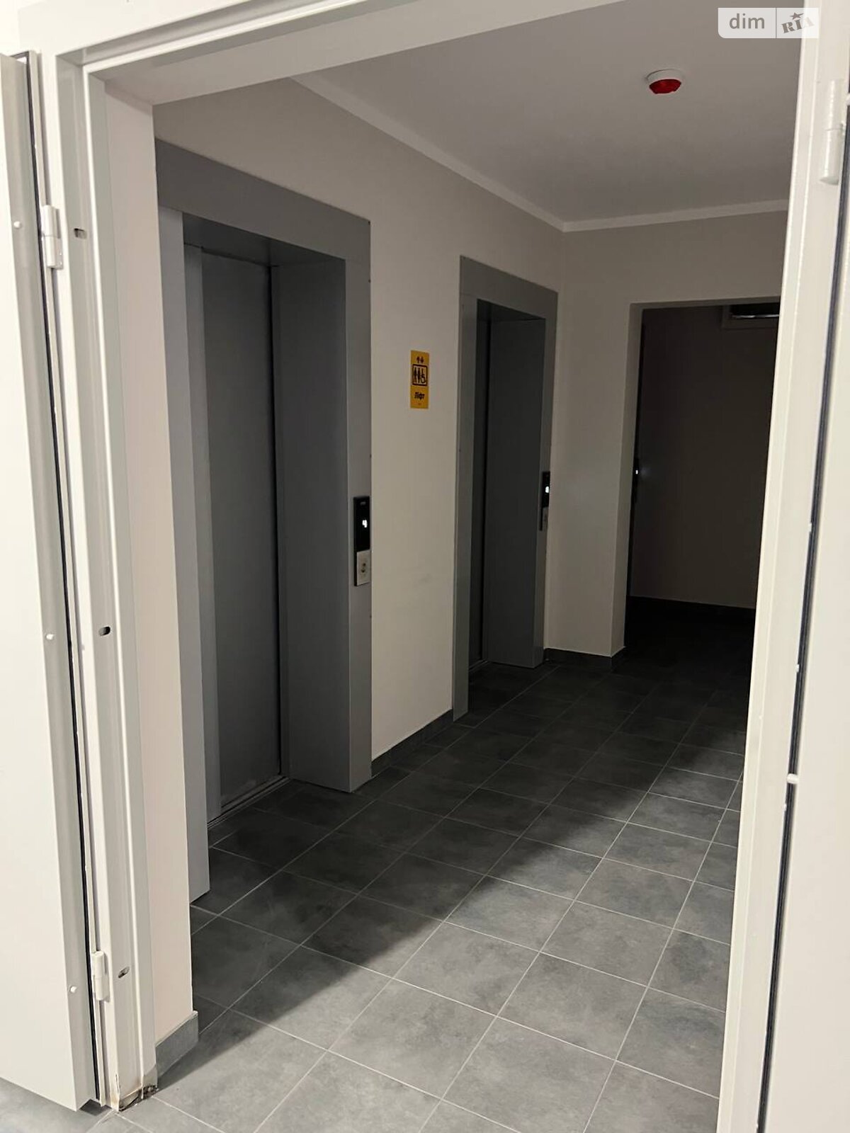 Продаж трикімнатної квартири в Києві, на вул. Михайла Максимовича 32Б, район Солом'янський фото 1 Продаж трикімнатної квартири в Києві, на вул. Михайла Максимовича 32Б, район Солом'янський фото 1