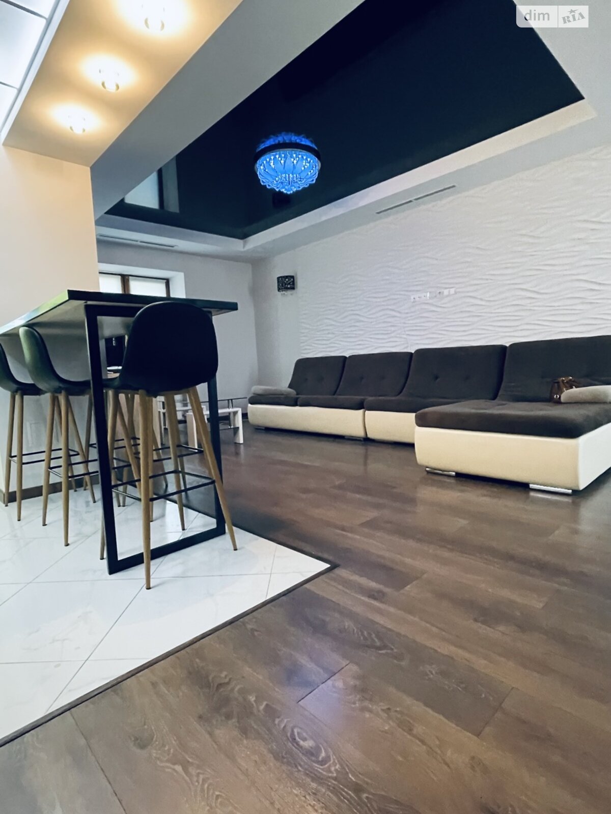 Продажа пятикомнатной квартиры в Киеве, на ул. Тополевая 4-8, район Соломенский фото 1 Продажа пятикомнатной квартиры в Киеве, на ул. Тополевая 4-8, район Соломенский фото 1