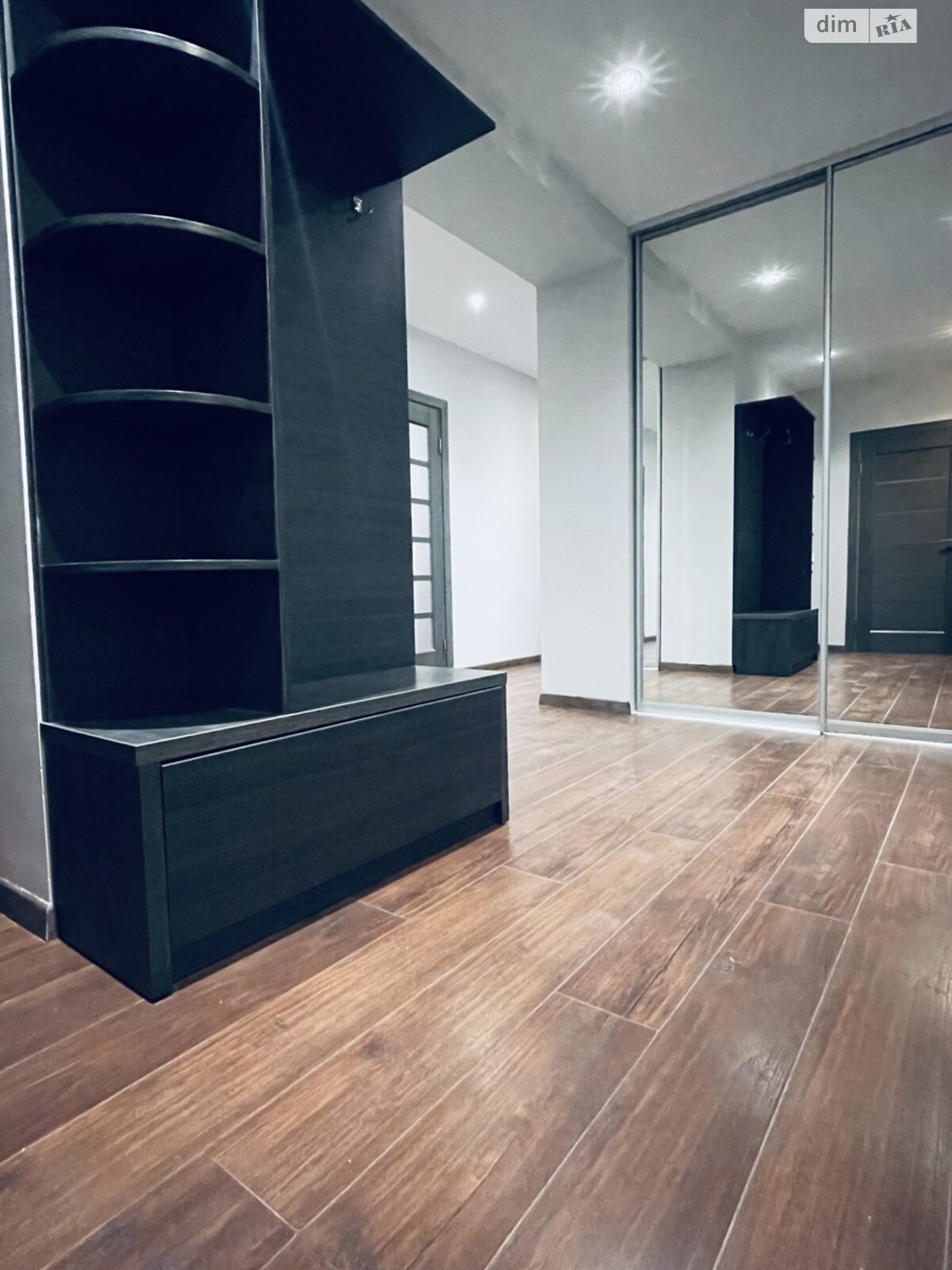 Продаж трикімнатної квартири в Києві, на вул. Тополева 4-8, район Солом'янський фото 1 Продаж трикімнатної квартири в Києві, на вул. Тополева 4-8, район Солом'янський фото 1