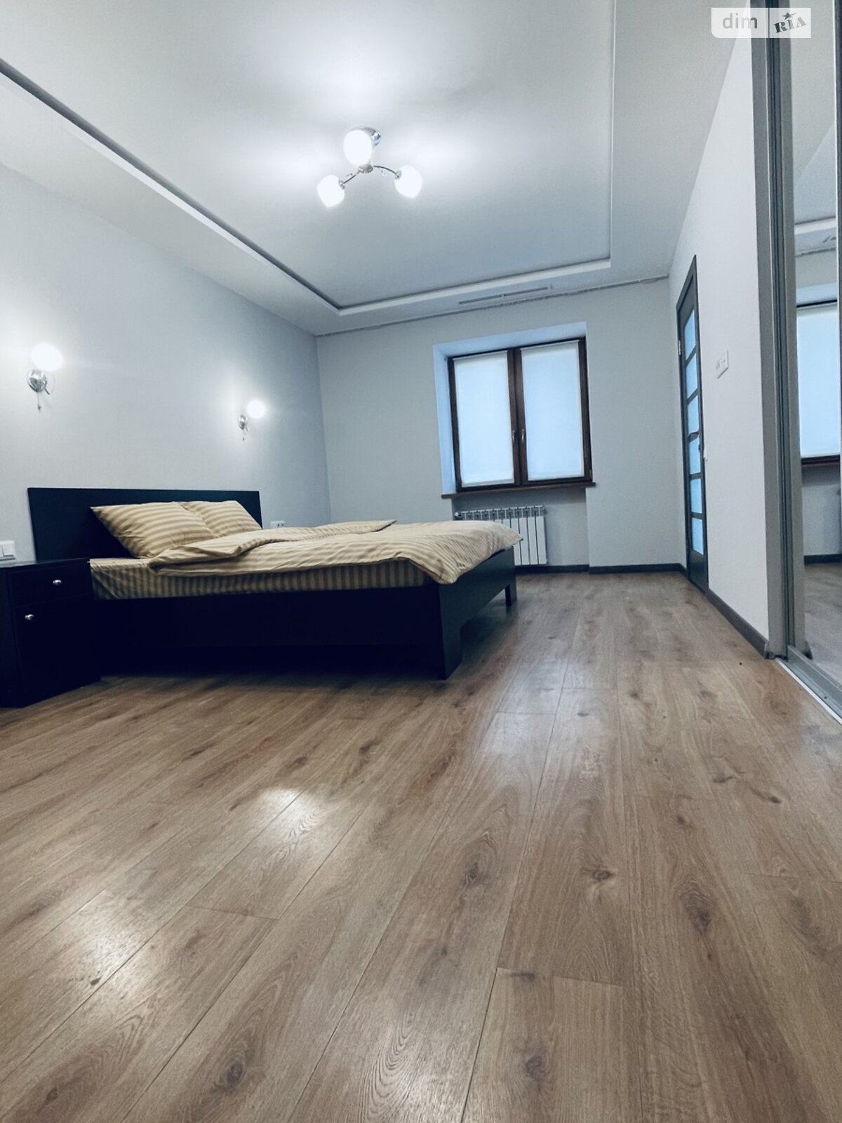 Продаж трикімнатної квартири в Києві, на вул. Тополева 4-8, район Солом'янський фото 1 Продаж трикімнатної квартири в Києві, на вул. Тополева 4-8, район Солом'янський фото 1