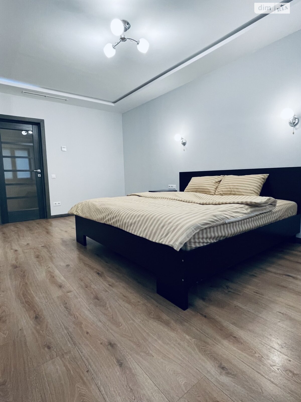Продаж трикімнатної квартири в Києві, на вул. Тополева 4-8, район Солом'янський фото 1 Продаж трикімнатної квартири в Києві, на вул. Тополева 4-8, район Солом'янський фото 1