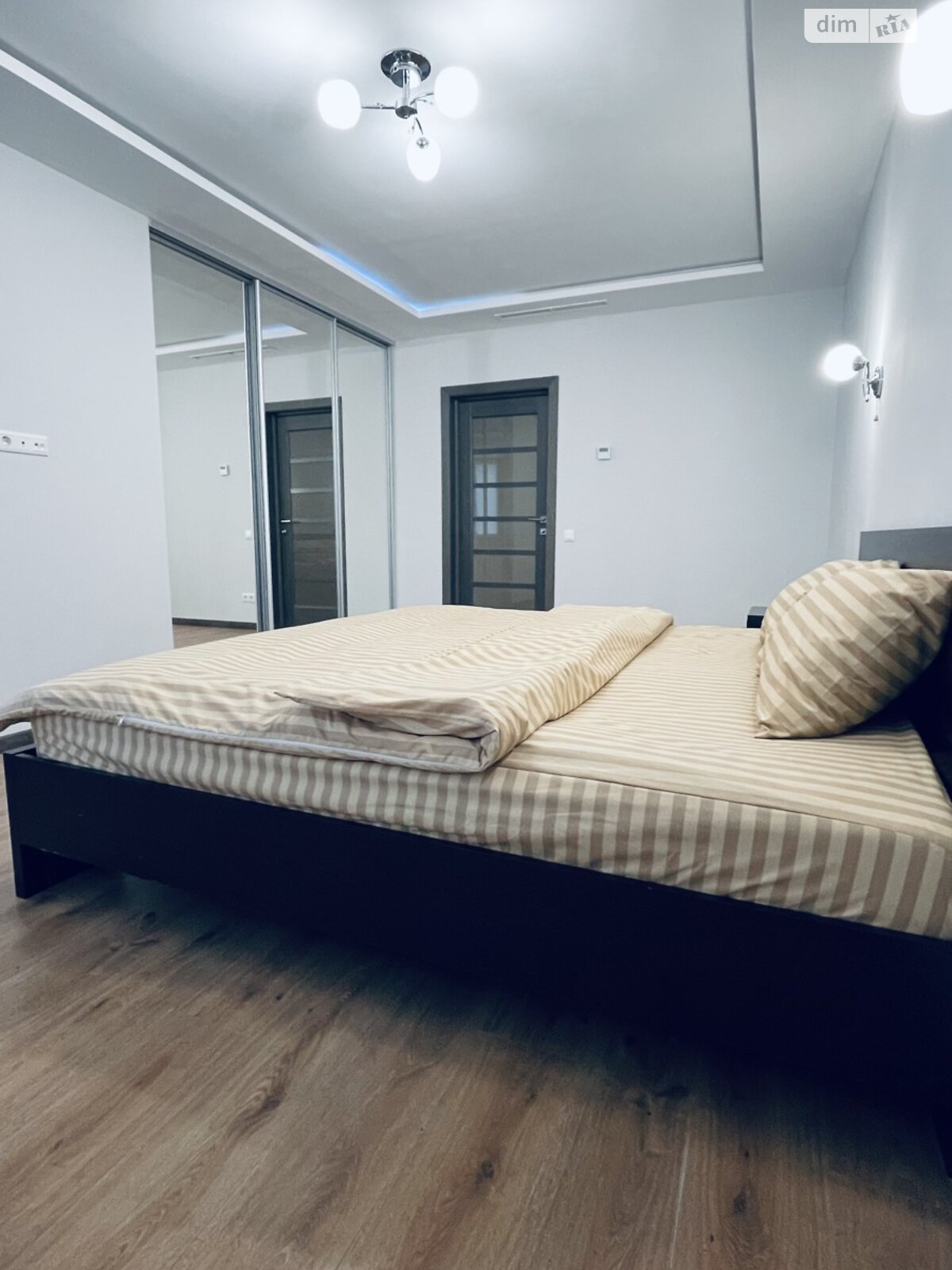 Продаж трикімнатної квартири в Києві, на вул. Тополева 4-8, район Солом'янський фото 1 Продаж трикімнатної квартири в Києві, на вул. Тополева 4-8, район Солом'янський фото 1