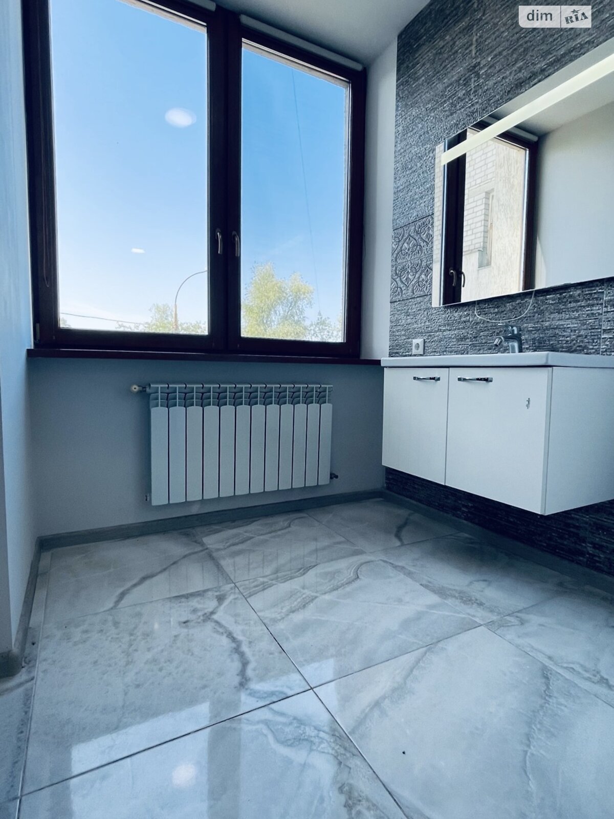 Продаж трикімнатної квартири в Києві, на вул. Тополева 4-8, район Солом'янський фото 1 Продаж трикімнатної квартири в Києві, на вул. Тополева 4-8, район Солом'янський фото 1