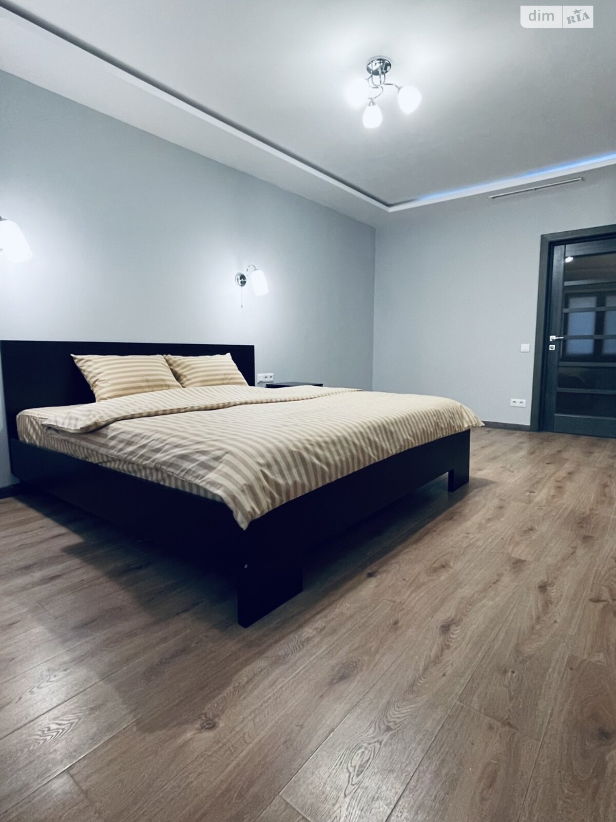 Продаж трикімнатної квартири в Києві, на вул. Тополева 4-8, район Солом'янський фото 1 Продаж трикімнатної квартири в Києві, на вул. Тополева 4-8, район Солом'янський фото 1