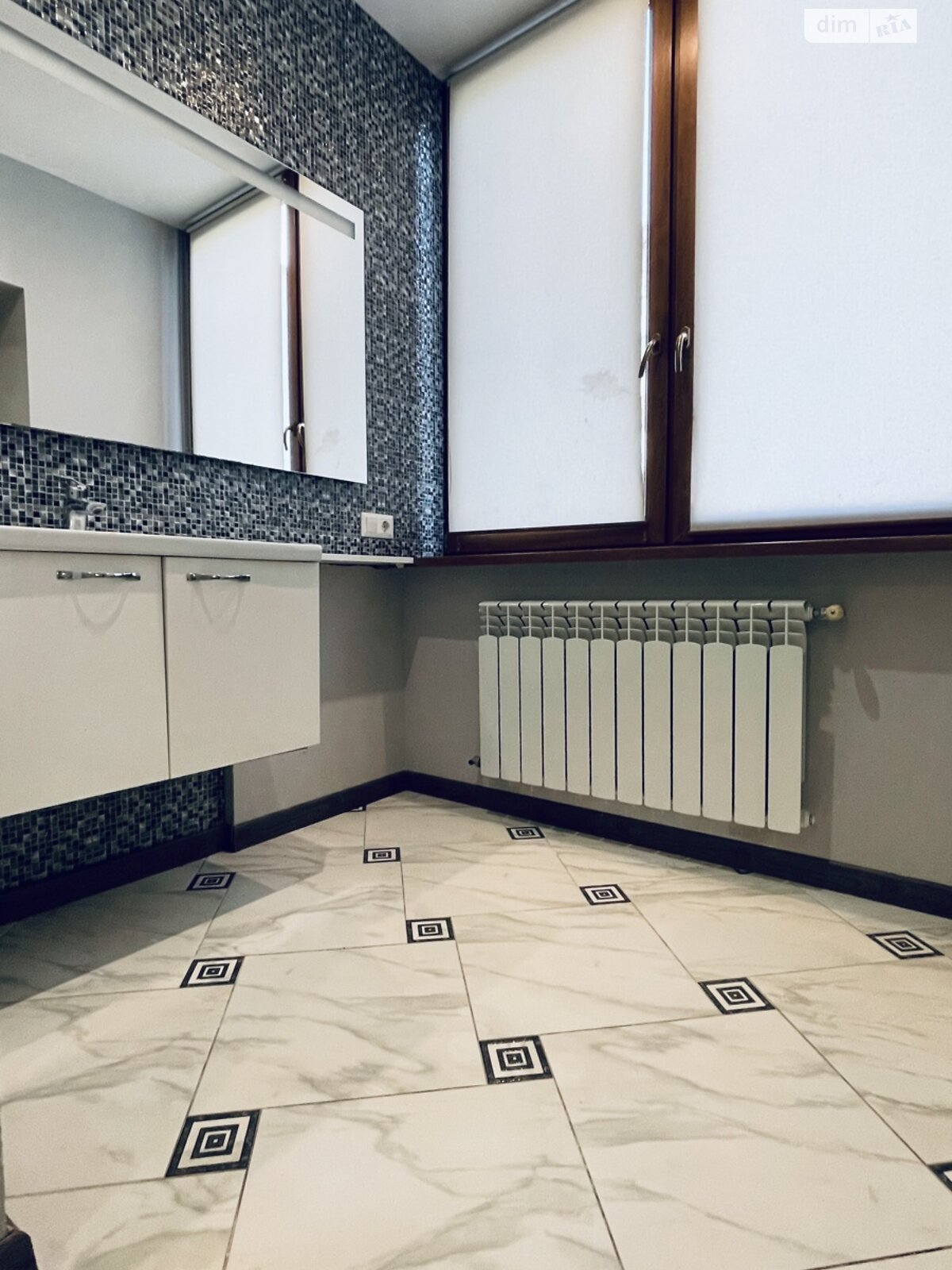 Продаж трикімнатної квартири в Києві, на вул. Тополева 4-8, район Солом'янський фото 1 Продаж трикімнатної квартири в Києві, на вул. Тополева 4-8, район Солом'янський фото 1