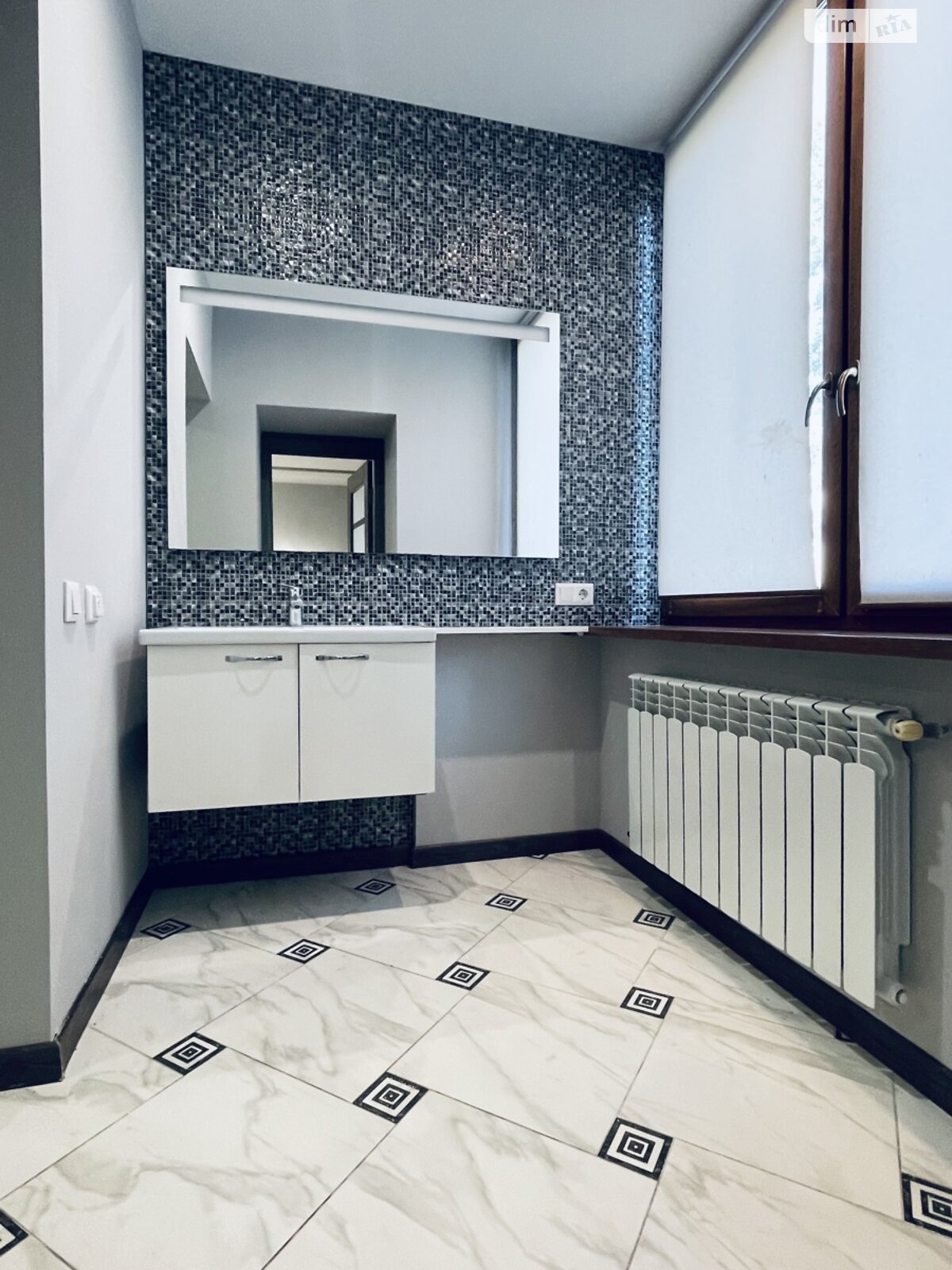 Продаж трикімнатної квартири в Києві, на вул. Тополева 4-8, район Солом'янський фото 1 Продаж трикімнатної квартири в Києві, на вул. Тополева 4-8, район Солом'янський фото 1