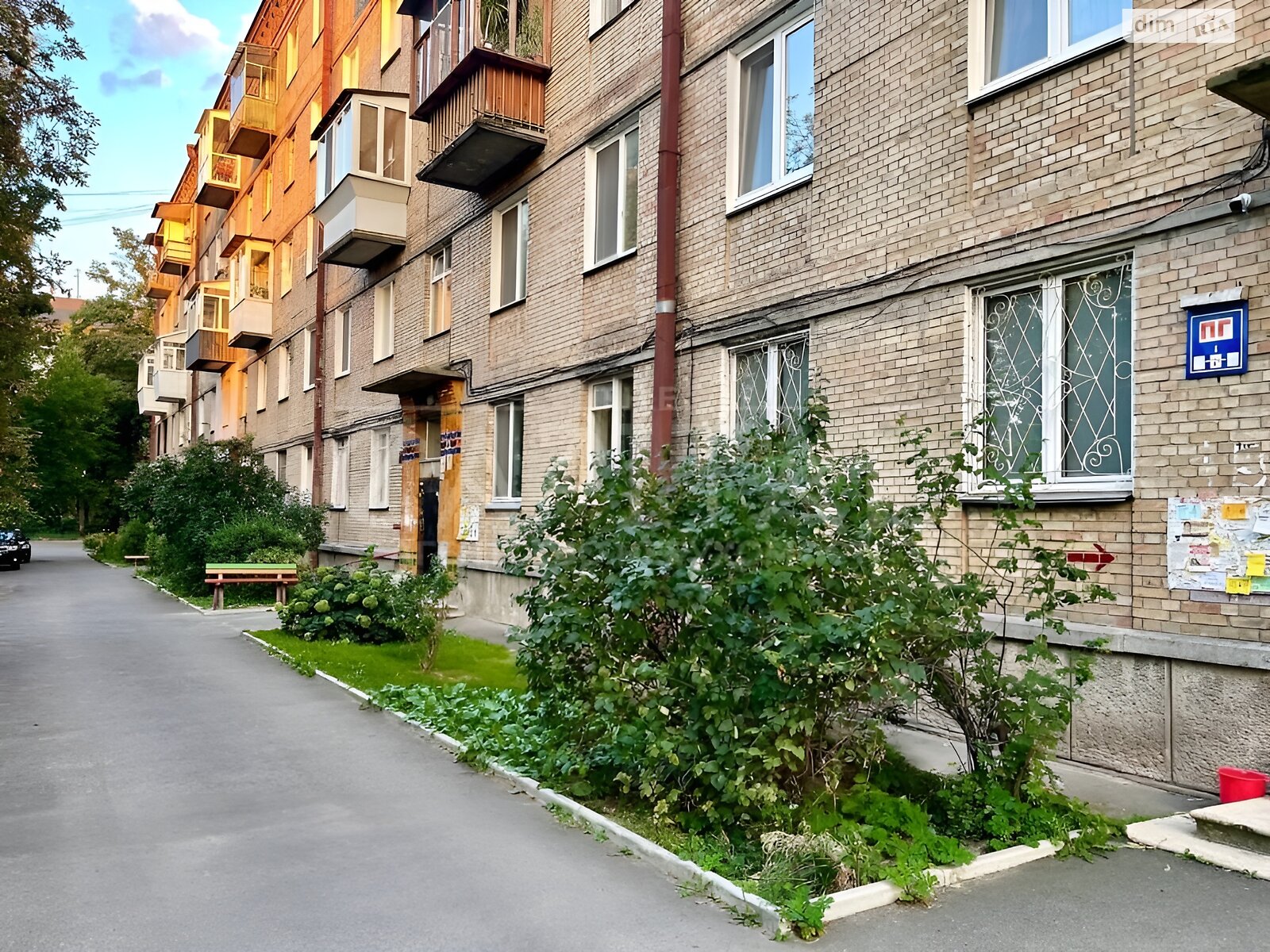 Продажа трехкомнатной квартиры в Киеве, на ул. Уманская 47, район Соломенский фото 1