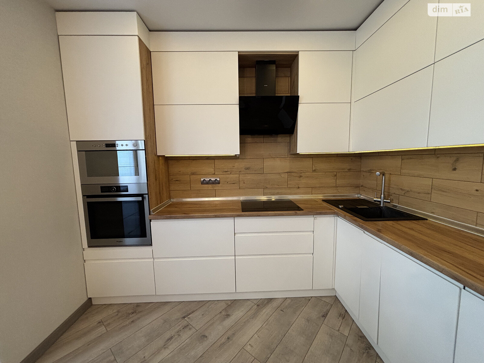 Продажа трехкомнатной квартиры в Киеве, на ул. Виталия Скакуна 25, район Соломенский фото 1 Продажа трехкомнатной квартиры в Киеве, на ул. Виталия Скакуна 25, район Соломенский фото 1