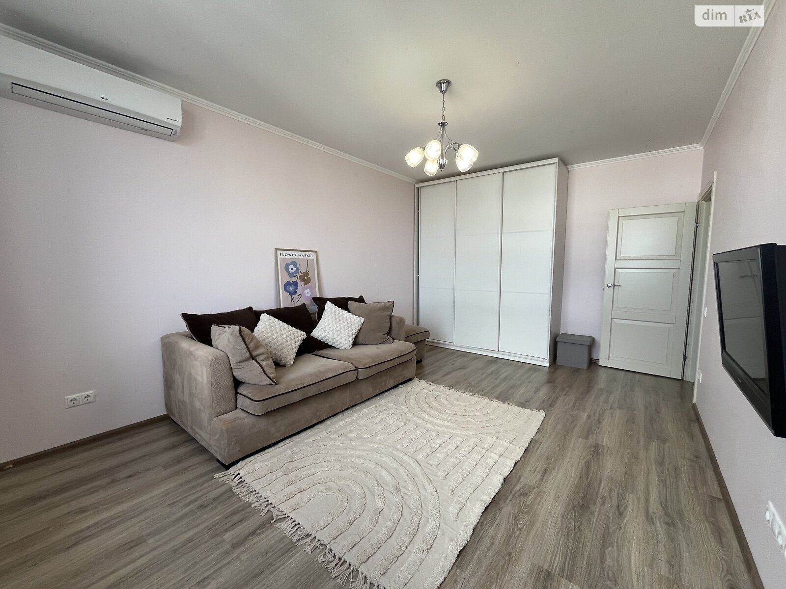 Продаж двокімнатної квартири в Києві, на вул. Богданівська 7А, район Солом'янка фото 1 Продаж двокімнатної квартири в Києві, на вул. Богданівська 7А, район Солом'янка фото 1