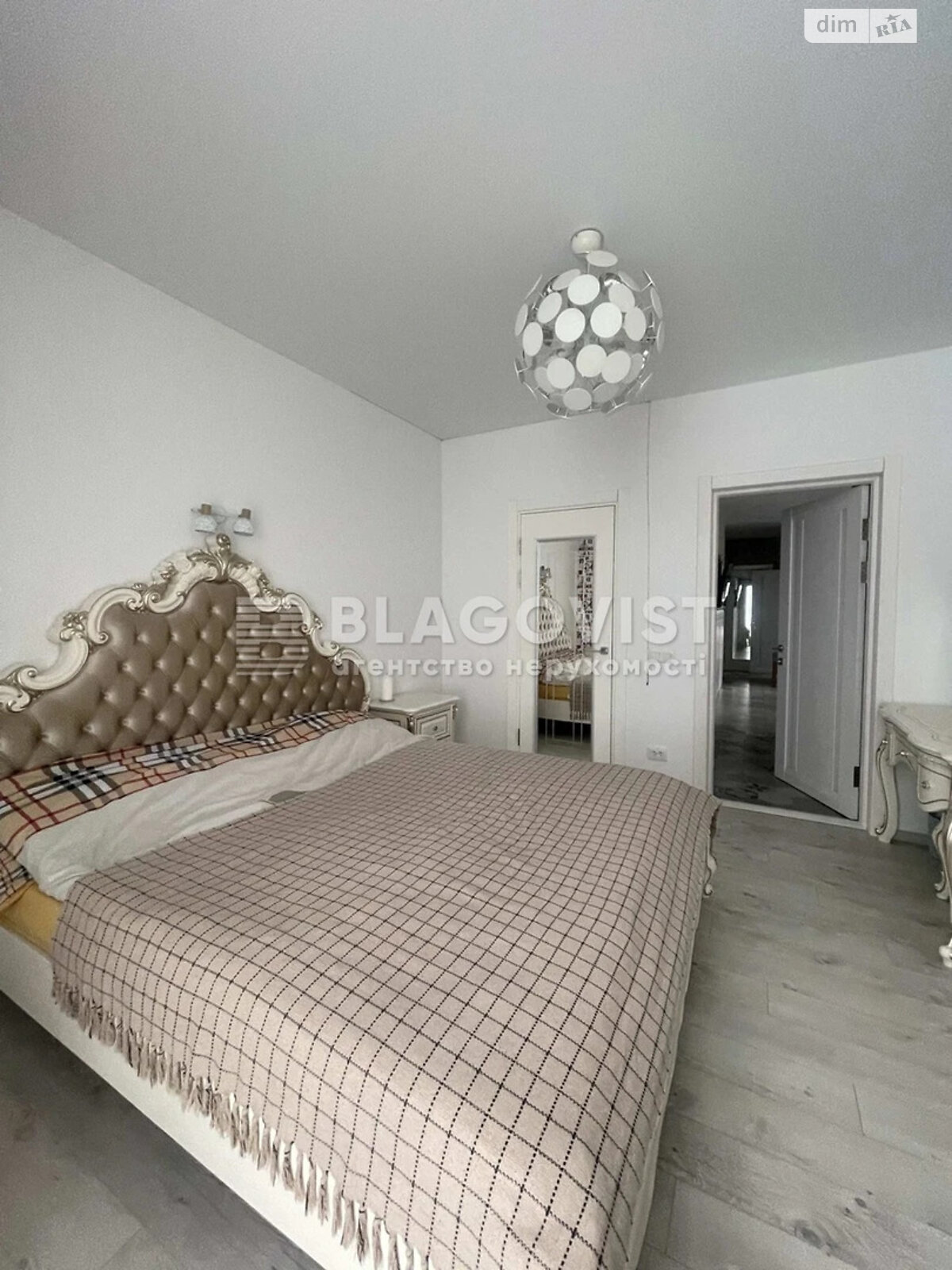 Продаж трикімнатної квартири в Києві, на вул. Богданівська 7В, район Солом'янка фото 1 Продаж трикімнатної квартири в Києві, на вул. Богданівська 7В, район Солом'янка фото 1