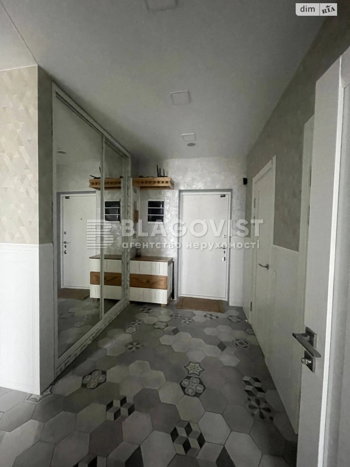 Продаж трикімнатної квартири в Києві, на вул. Богданівська 7В, район Солом'янка фото 1 Продаж трикімнатної квартири в Києві, на вул. Богданівська 7В, район Солом'янка фото 1