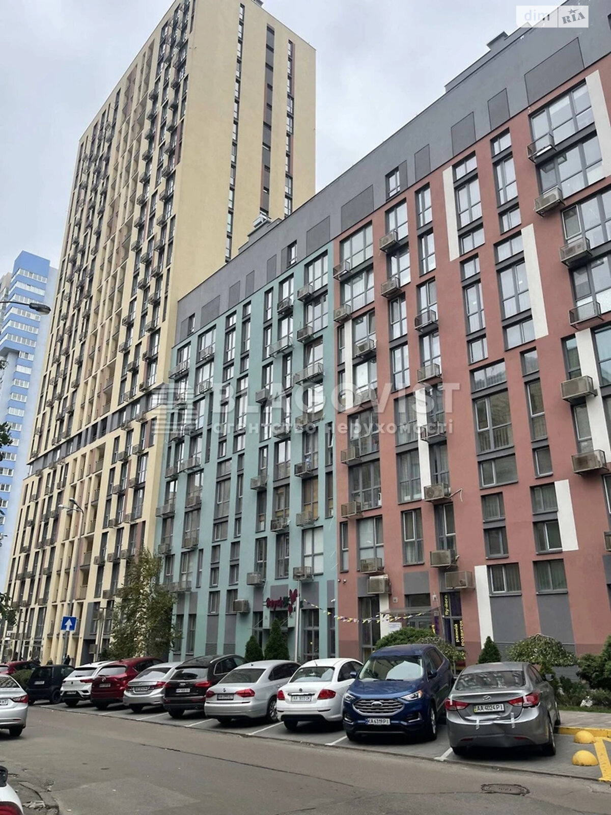 Продаж трикімнатної квартири в Києві, на вул. Богданівська 7В, район Солом'янка фото 1 Продаж трикімнатної квартири в Києві, на вул. Богданівська 7В, район Солом'янка фото 1