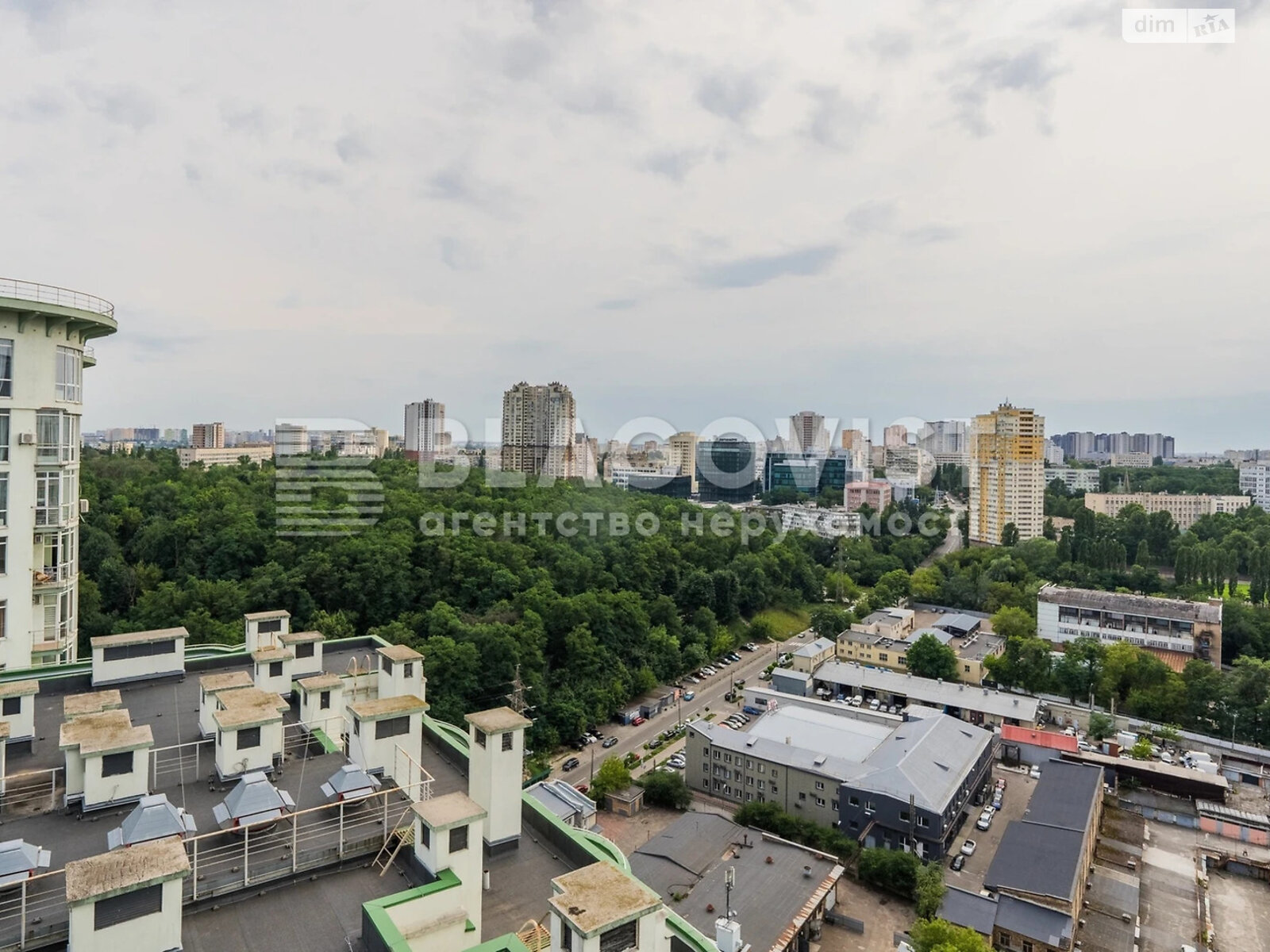 Продаж трикімнатної квартири в Києві, на вул. Генерала Шаповала 2, район Солом'янка фото 1