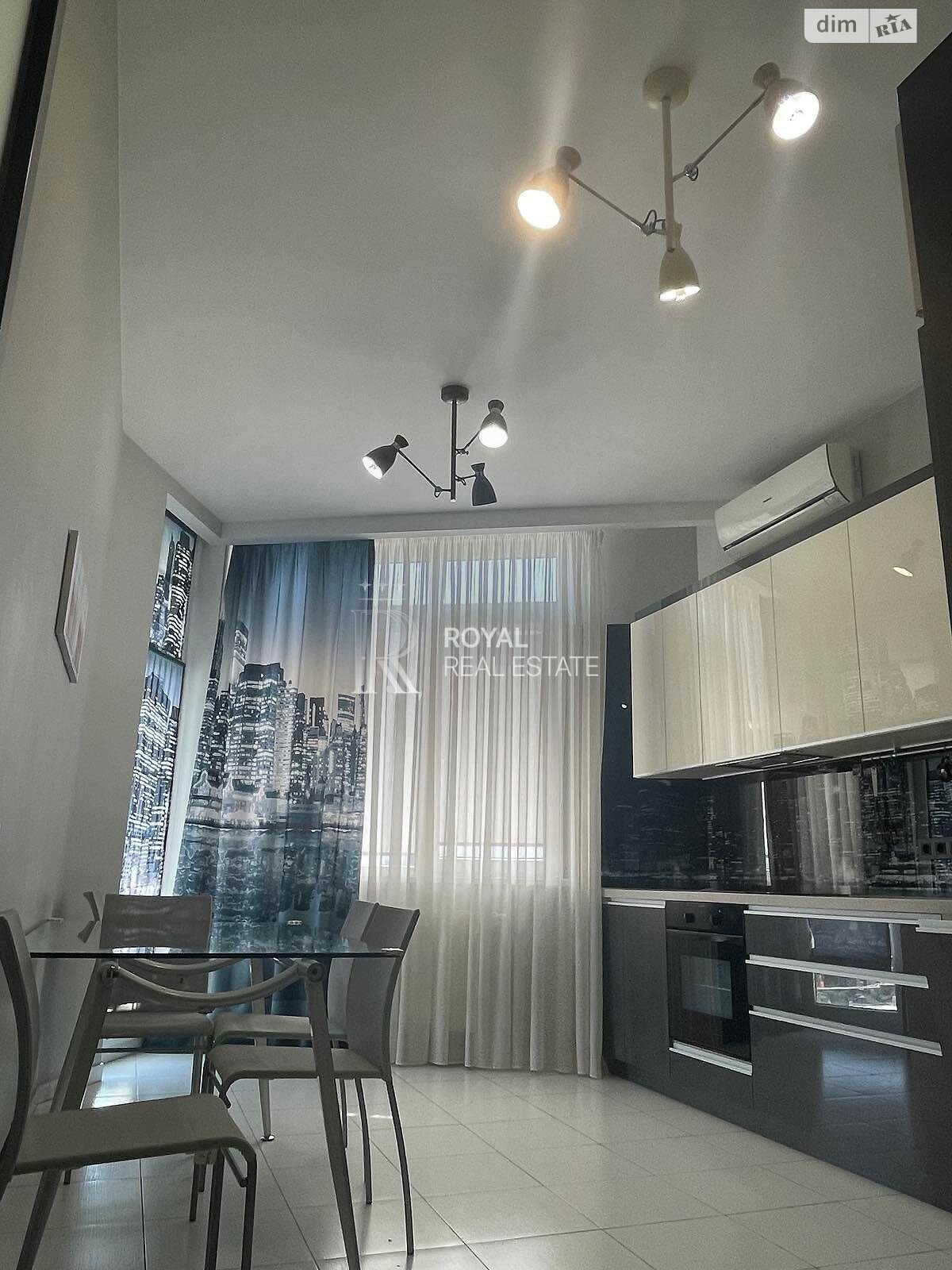 Продажа трехкомнатной квартиры в Киеве, на ул. Генерала Шаповала 2, район Соломянка фото 1