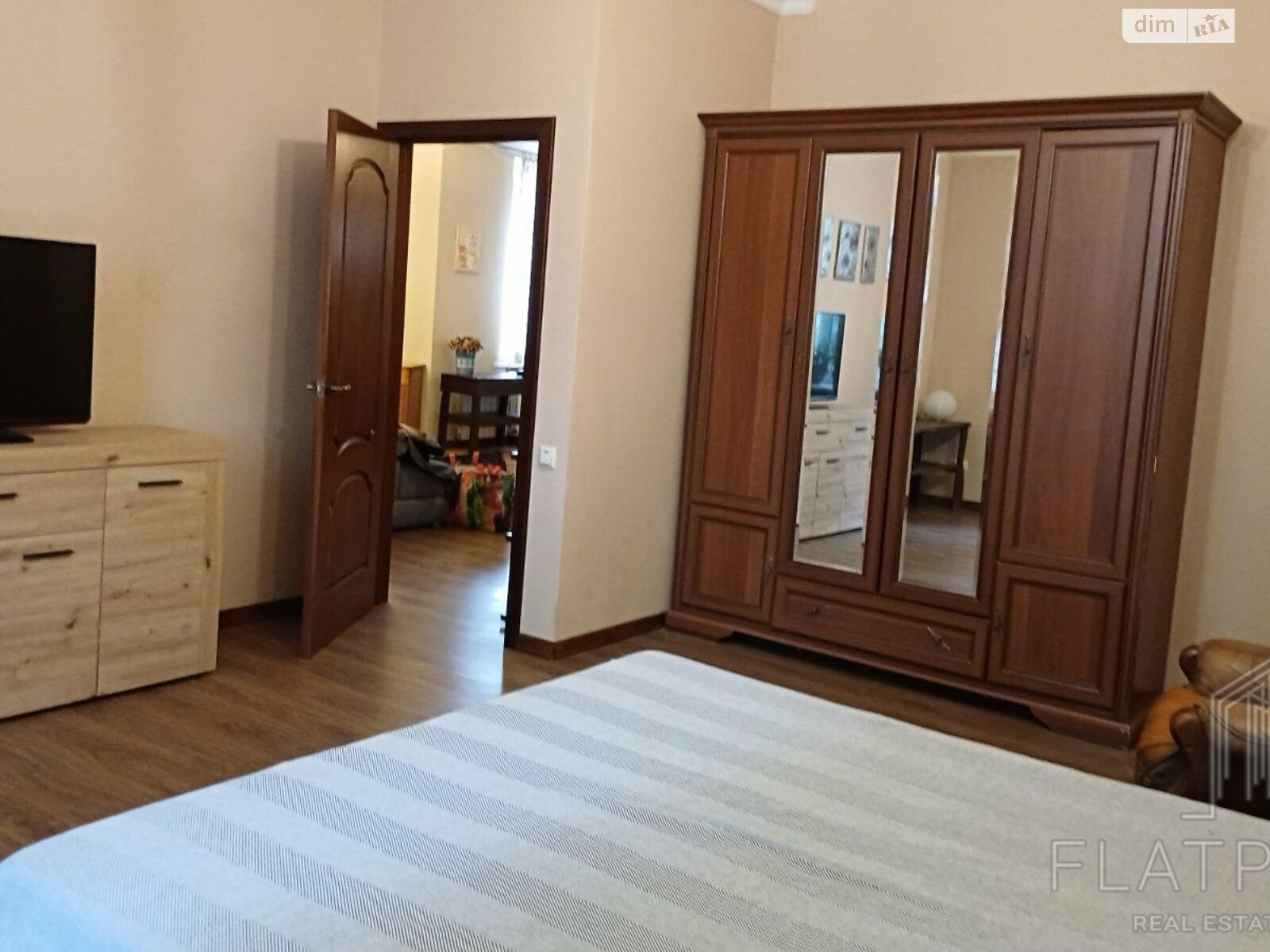 Продаж трикімнатної квартири в Києві, на вул. Краківська 5, район Соцмісто фото 1 Продаж трикімнатної квартири в Києві, на вул. Краківська 5, район Соцмісто фото 1