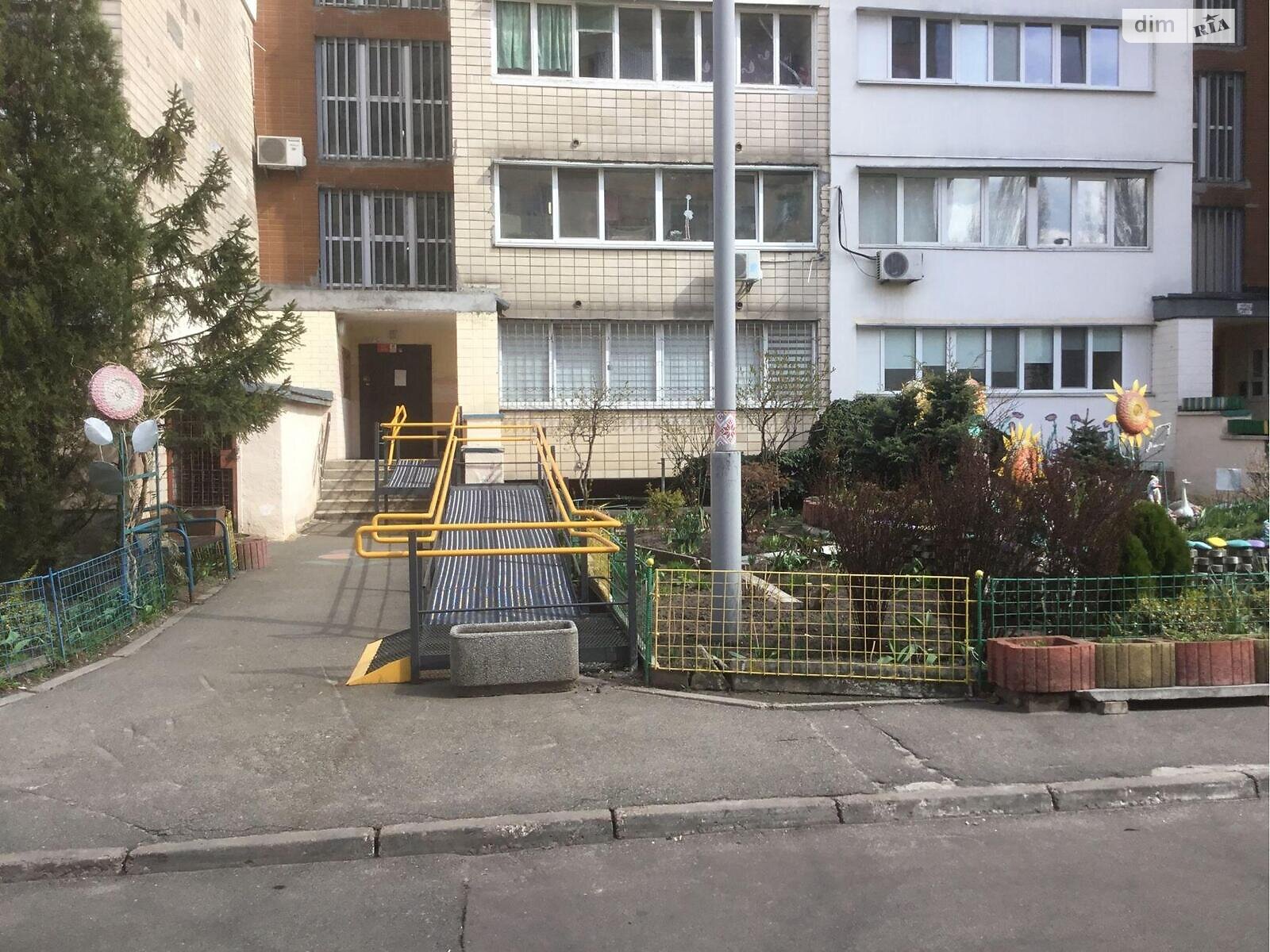 Продажа трехкомнатной квартиры в Киеве, на ул. Митрополита Андрея Шептицкого 3А, район Никольская Слободка фото 1 Продажа трехкомнатной квартиры в Киеве, на ул. Митрополита Андрея Шептицкого 3А, район Никольская Слободка фото 1