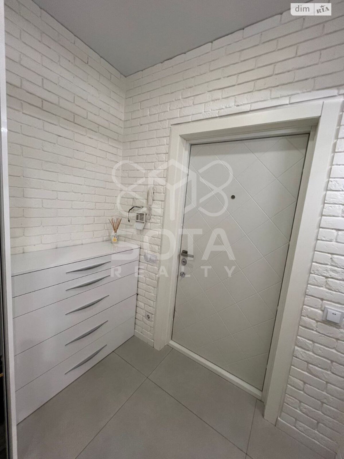 Продаж трикімнатної квартири в Києві, на вул. Регенераторна 4, район Соцмісто фото 1 Продаж трикімнатної квартири в Києві, на вул. Регенераторна 4, район Соцмісто фото 1