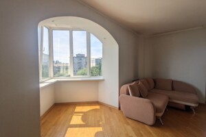 Продаж чотирикімнатної квартири в Києві, на бул. Верховної Ради 21А, район Соцмісто фото 2